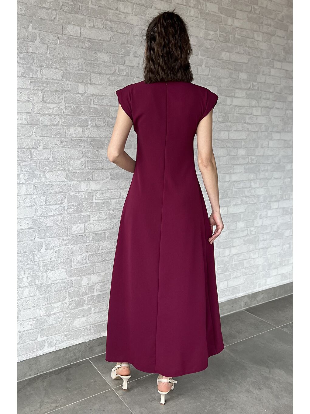 Mürdüm V Yaka Vatkalı Toka Detaylı Kadın Elbise-2