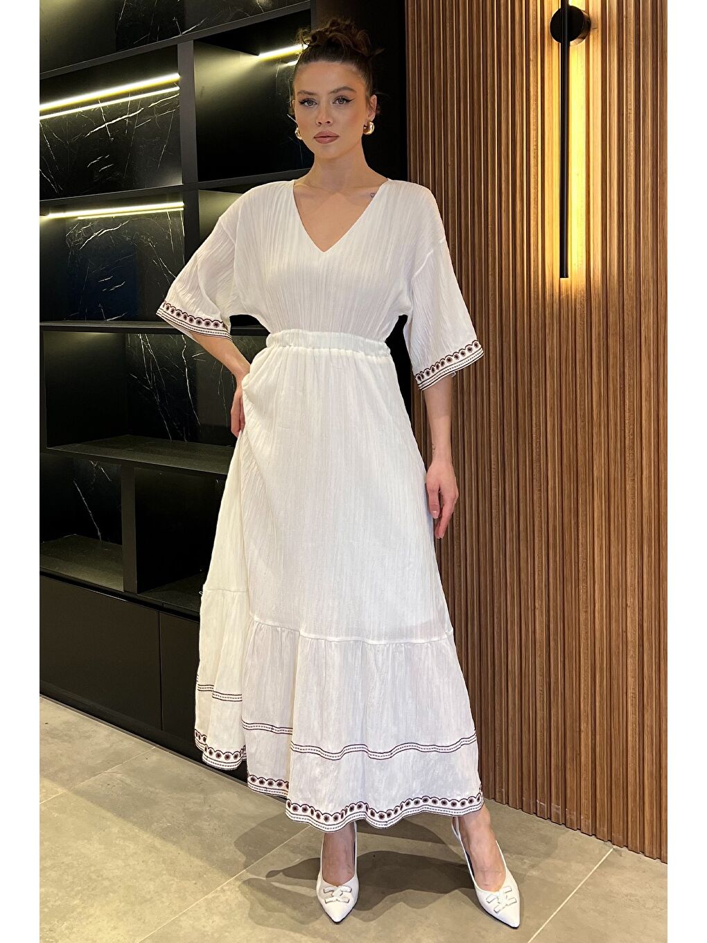 Ekru Kadın V Yaka Bel Lastikli Nakış Detaylı Salaş Elbise-1