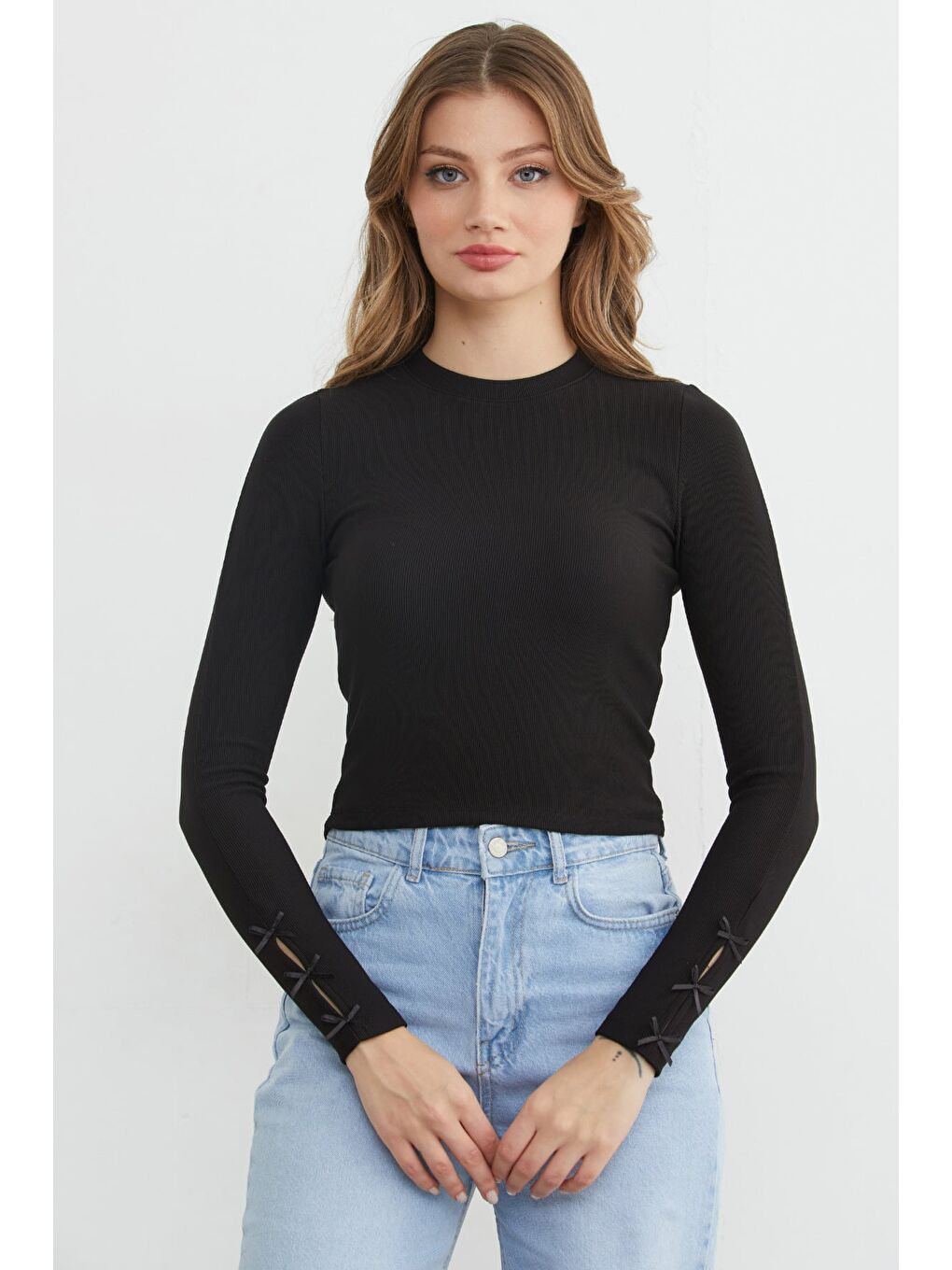 Siyah Fitilli Kolları Fiyonk Detaylı Bluz-1