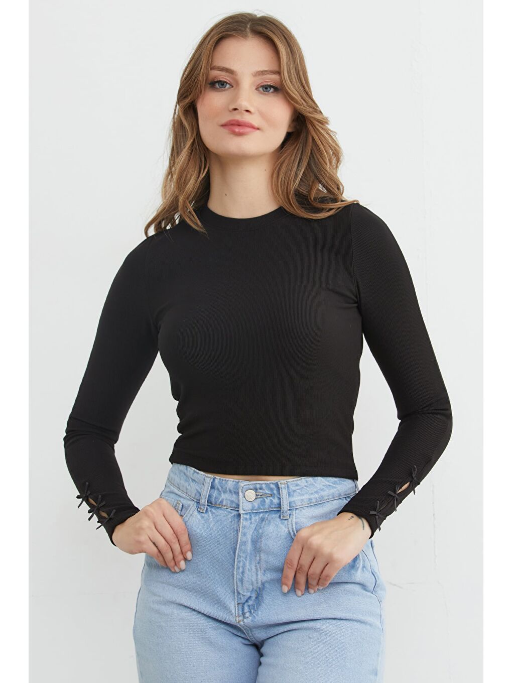 Siyah Fitilli Kolları Fiyonk Detaylı Bluz-3