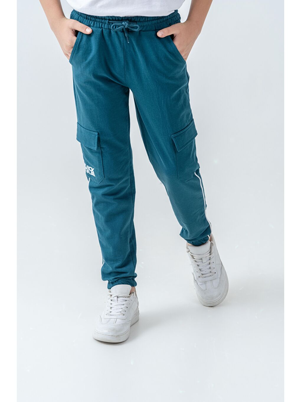 Yeşil Çift Kargo Cepli Sağ Cep Baskılı Çift Bacak Biyeli Erkek Çocuk Eşofman Altı-1