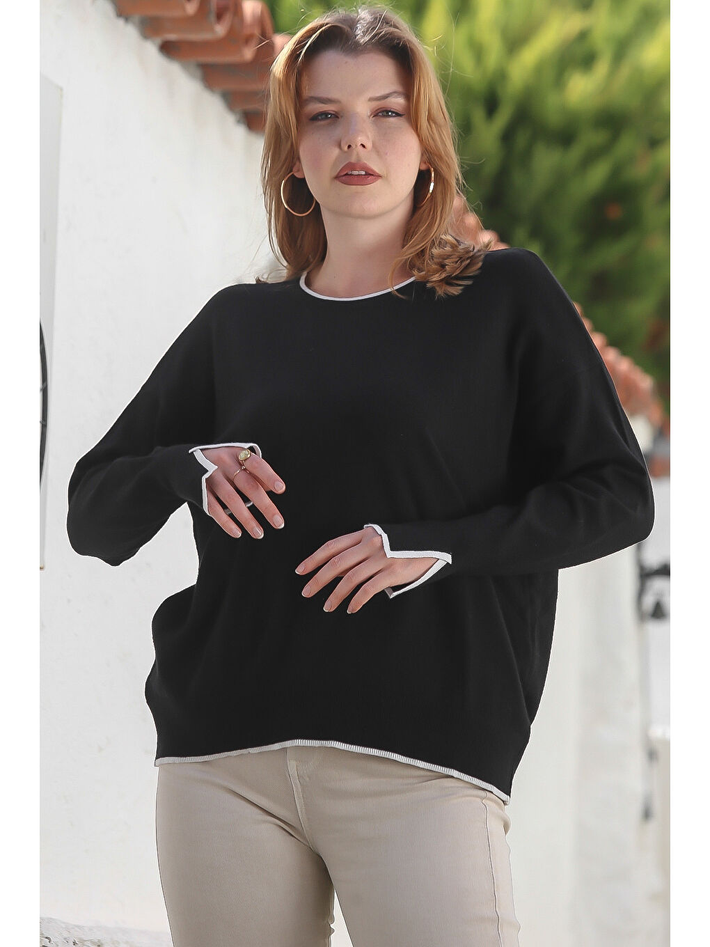 Siyah Yuvarlak Yaka Uzun Kol Arkası Düğmeli Casual Triko Kazak 65 65-3