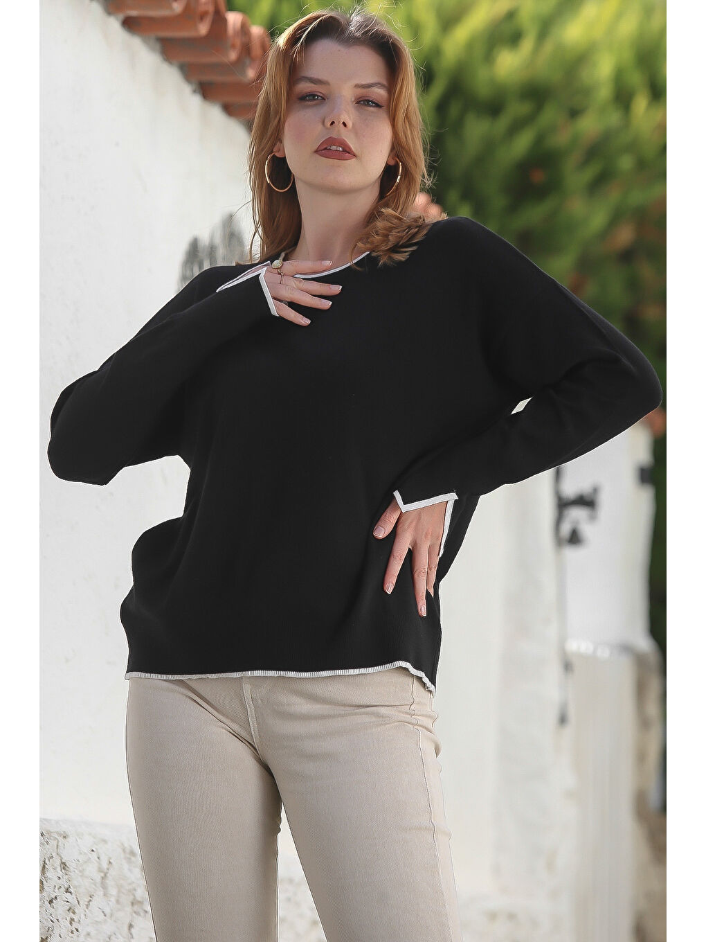 Siyah Yuvarlak Yaka Uzun Kol Arkası Düğmeli Casual Triko Kazak 65 65-4