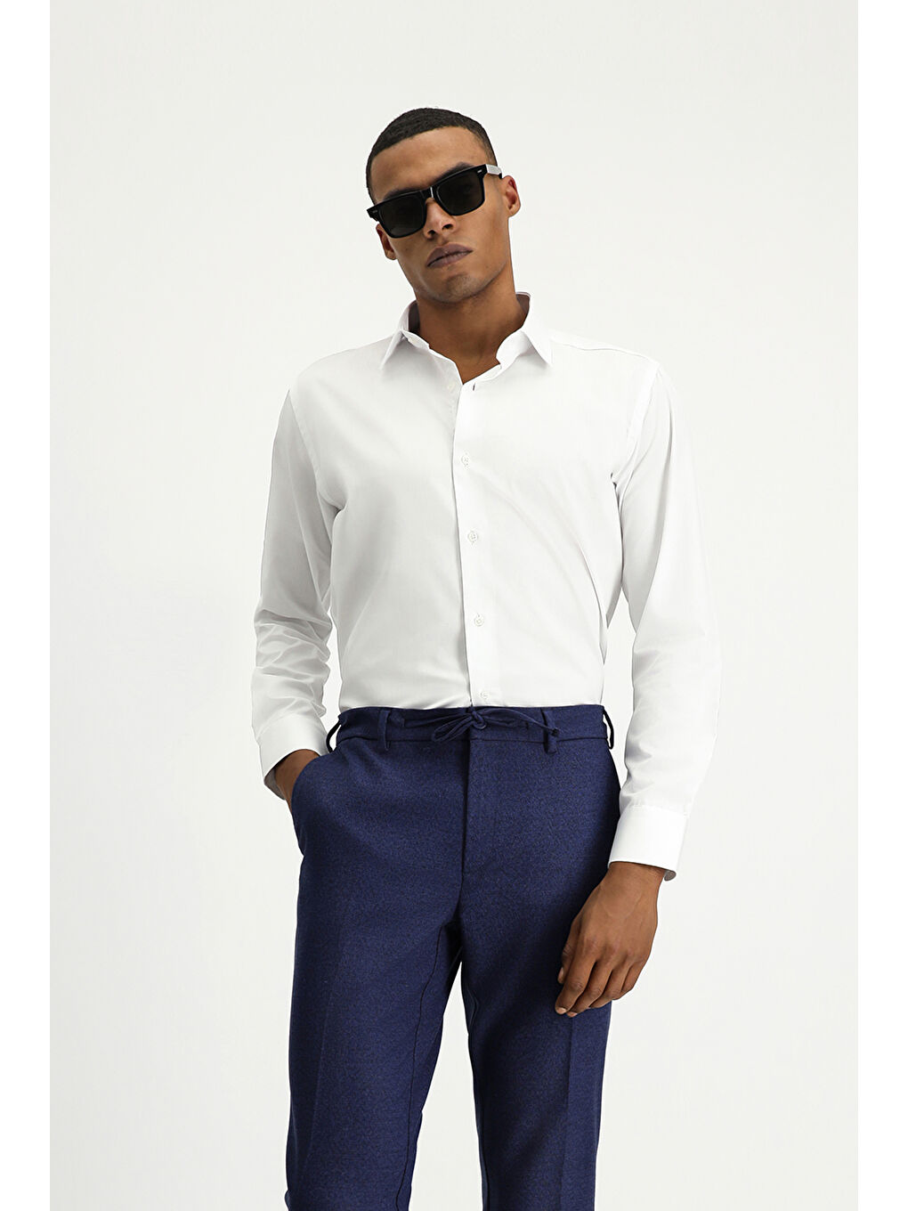 Beyaz Uzun Kol Slim Fit Dar Kesim Pamuklu Non Iron Saten Klasik Gömlek-1