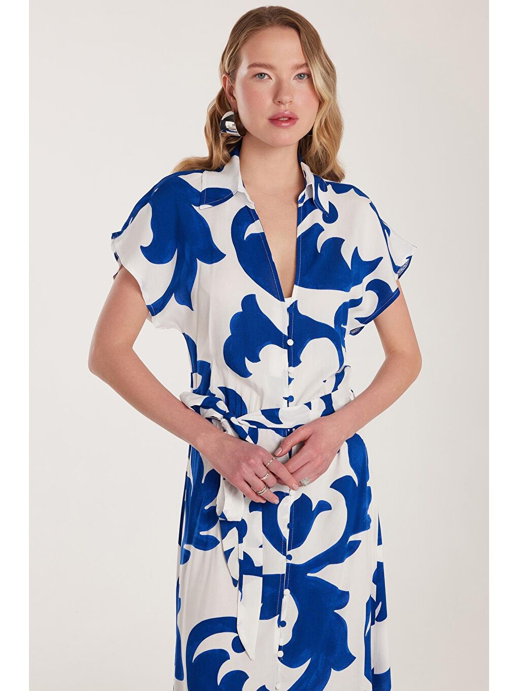 Karışık Kadın Standart Fit Viskon Düğmeli Bağlama Detaylı V Yaka Elbise