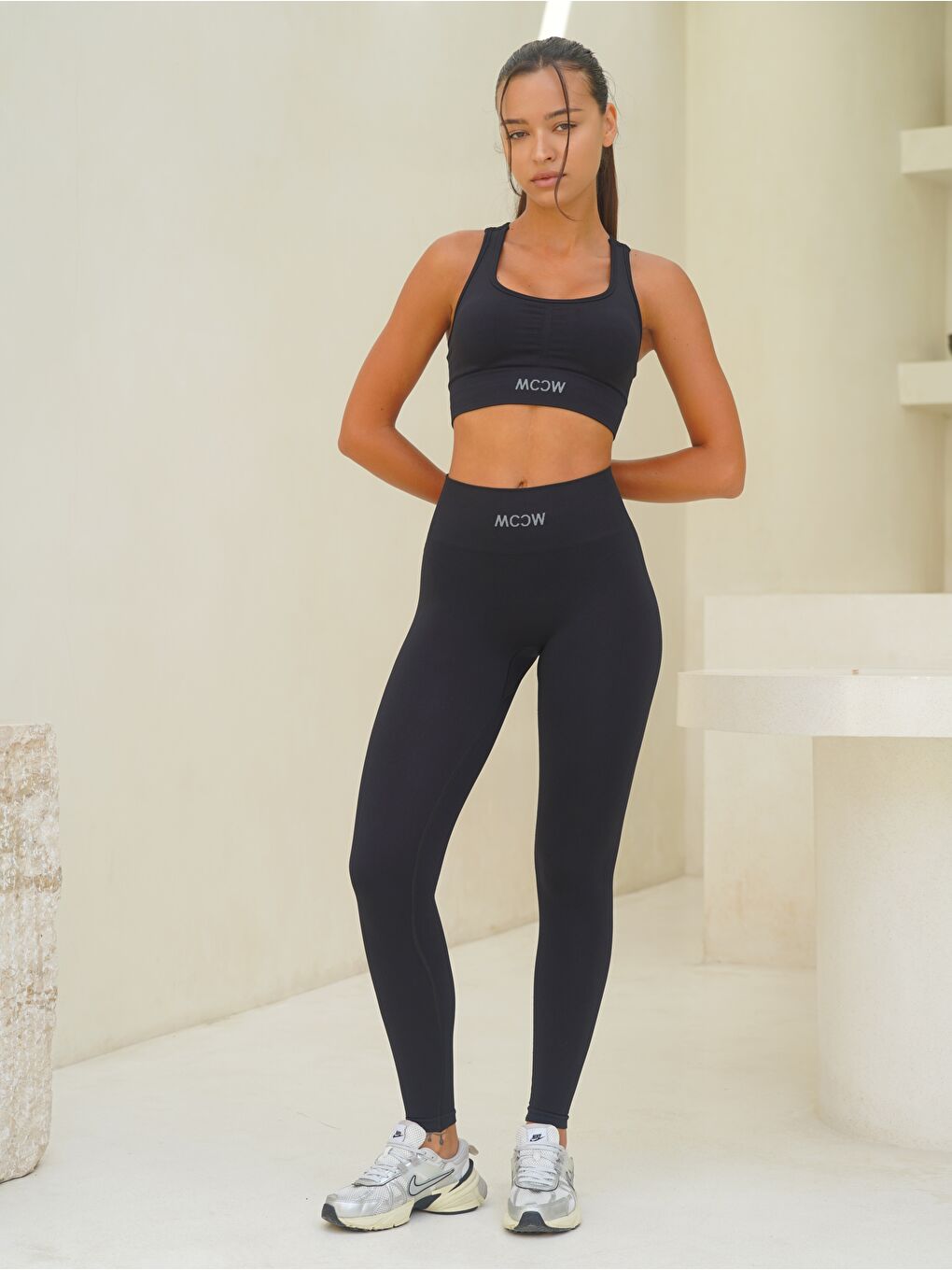 Surya Siyah Toparlayıcı Bilek Hizasında Tayt