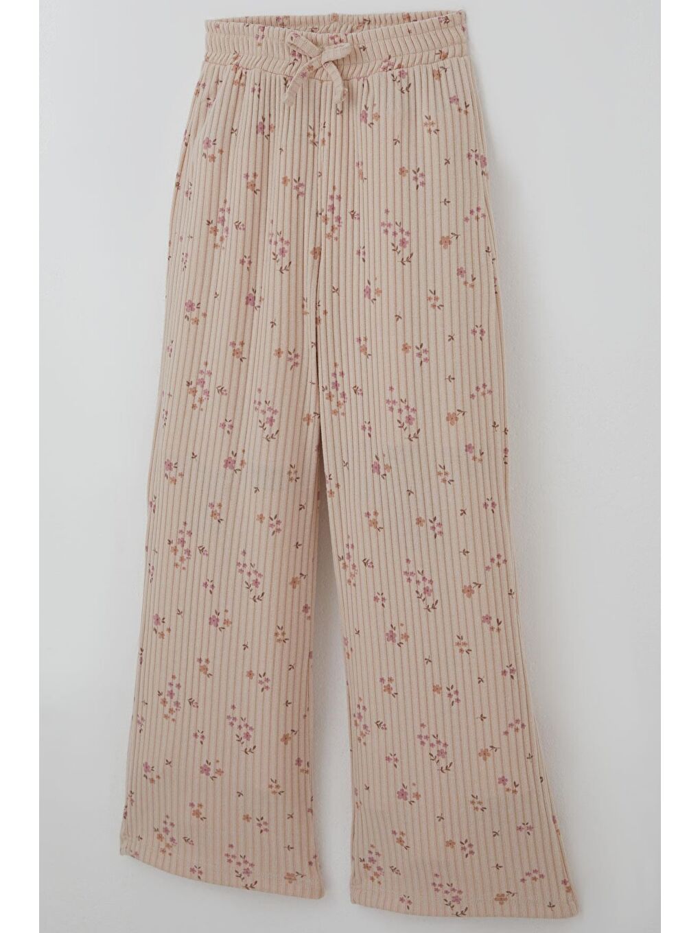 Kız Çocuk Pantolonlu Takım Çiçek Desenli Pembe Arma Aksesuar Detaylı Pudra (4-8 Yaş)-6