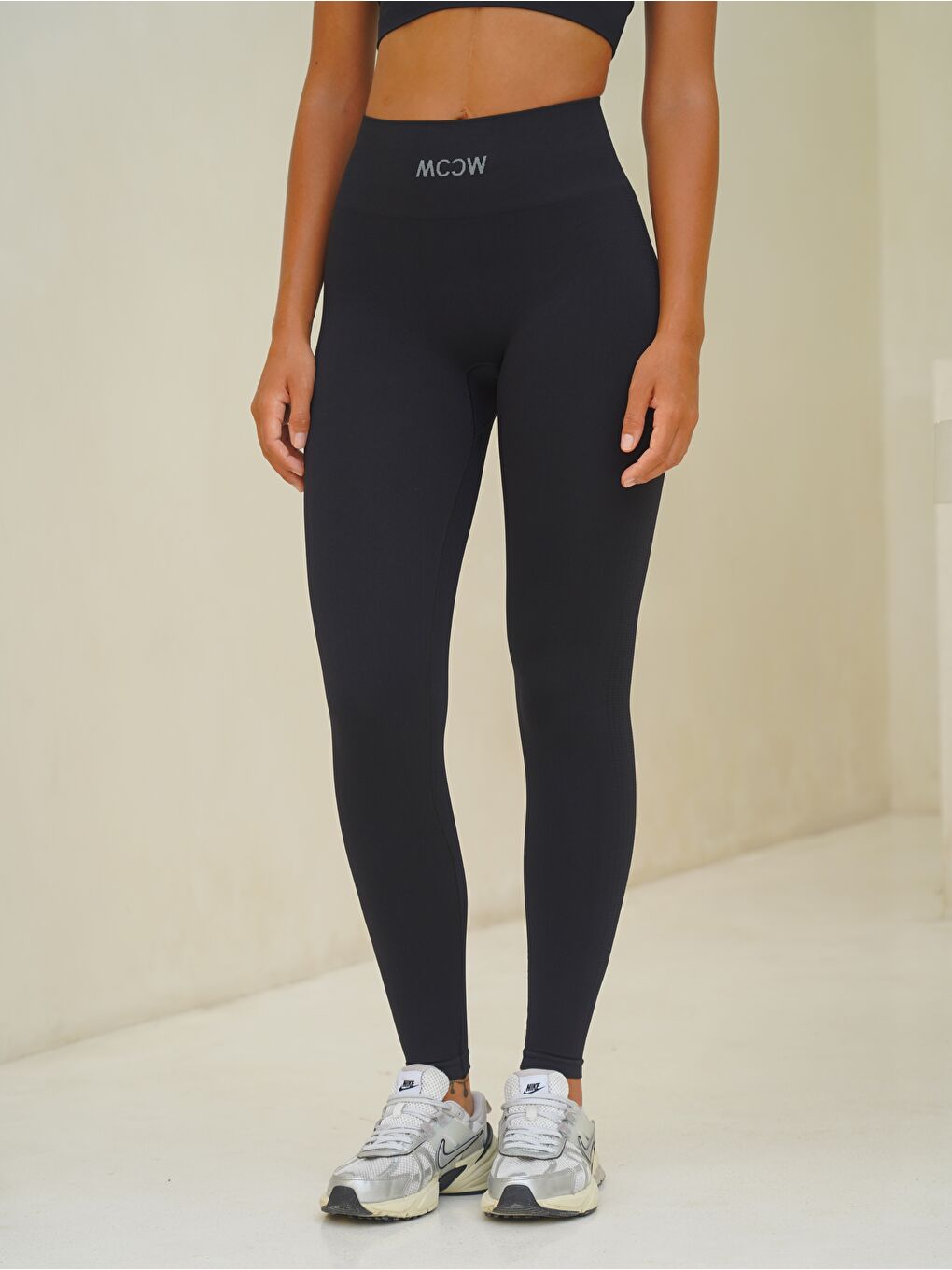 Surya Siyah Toparlayıcı Bilek Hizasında Tayt-2