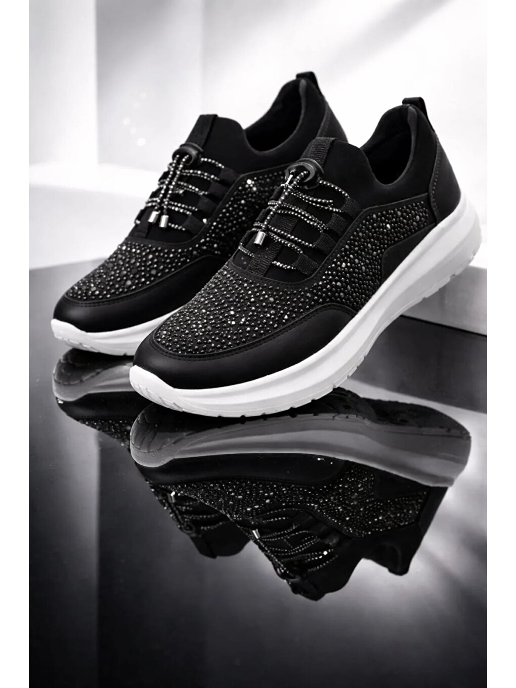 Siyah Kadın Taş İşlemeli Akıllı Bağcıklı Sneaker Kalın Taban Spor Ayakkabı