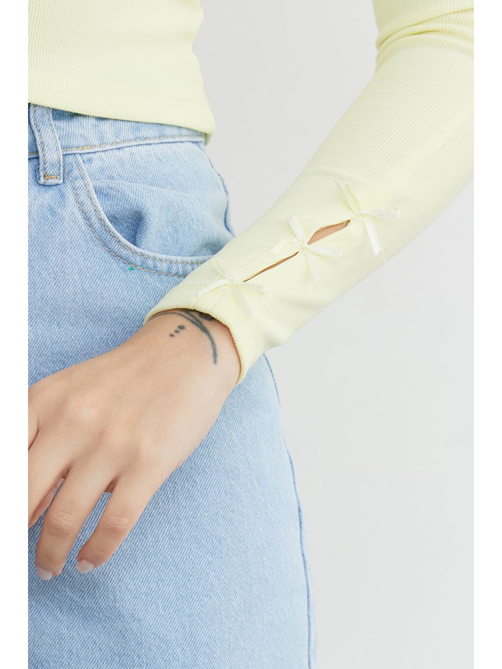 Sarı Fitilli Kolları Fiyonk Detaylı Bluz-2