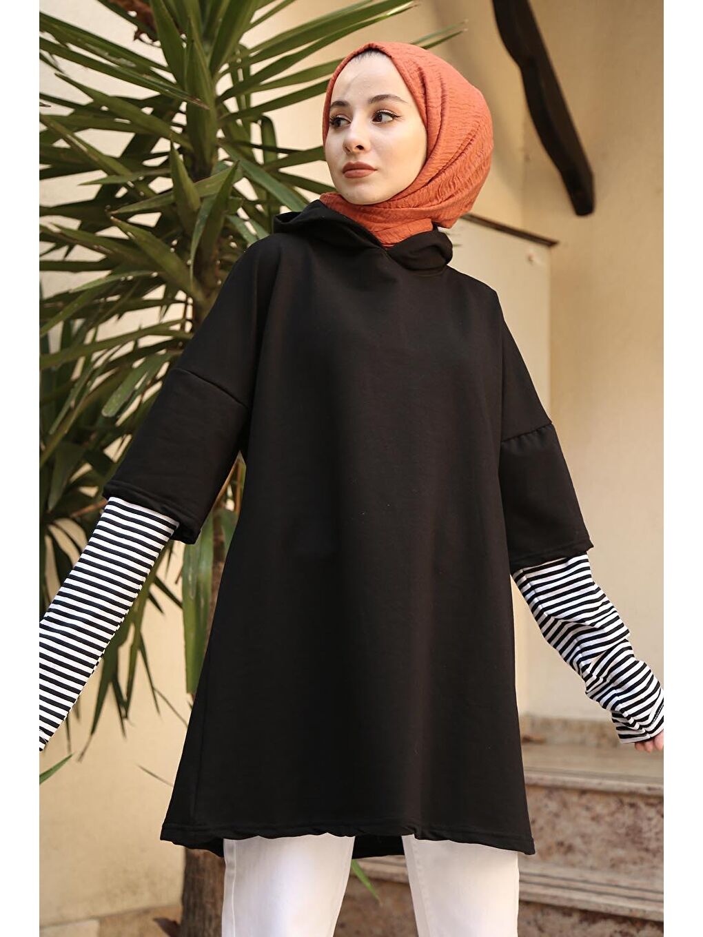 Kolu Çizgi Detaylı Kapüşonlu Sweat Siyah-2