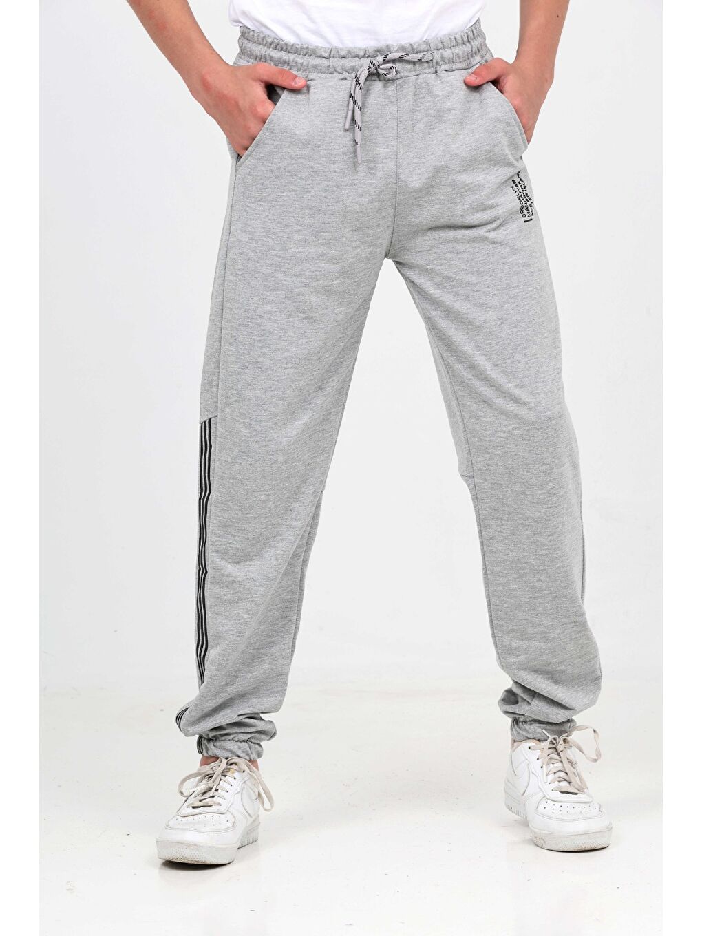 Gri Erkek Çocuk Üç Şeritli Eşofman Alt-4