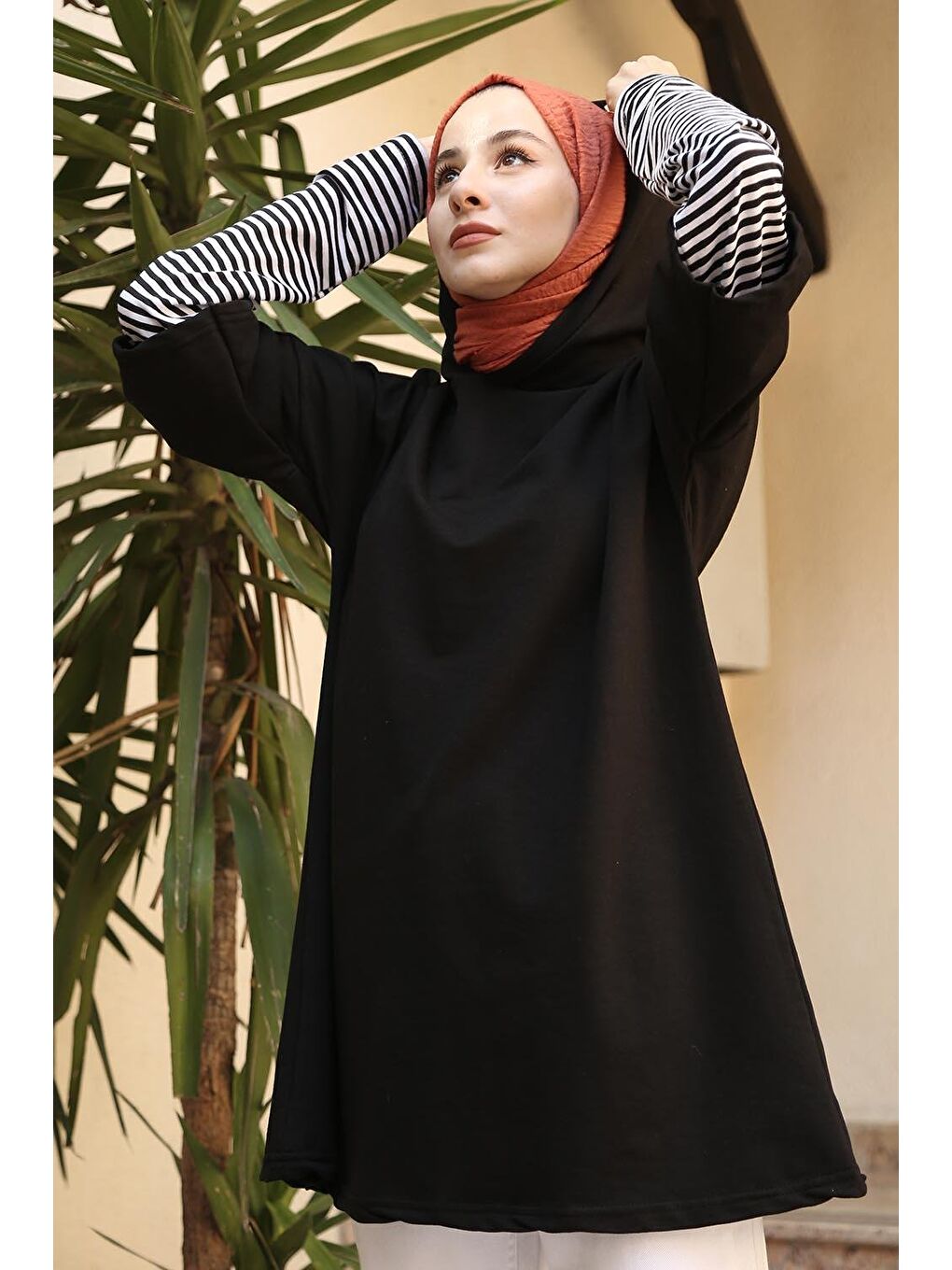 Kolu Çizgi Detaylı Kapüşonlu Sweat Siyah-3