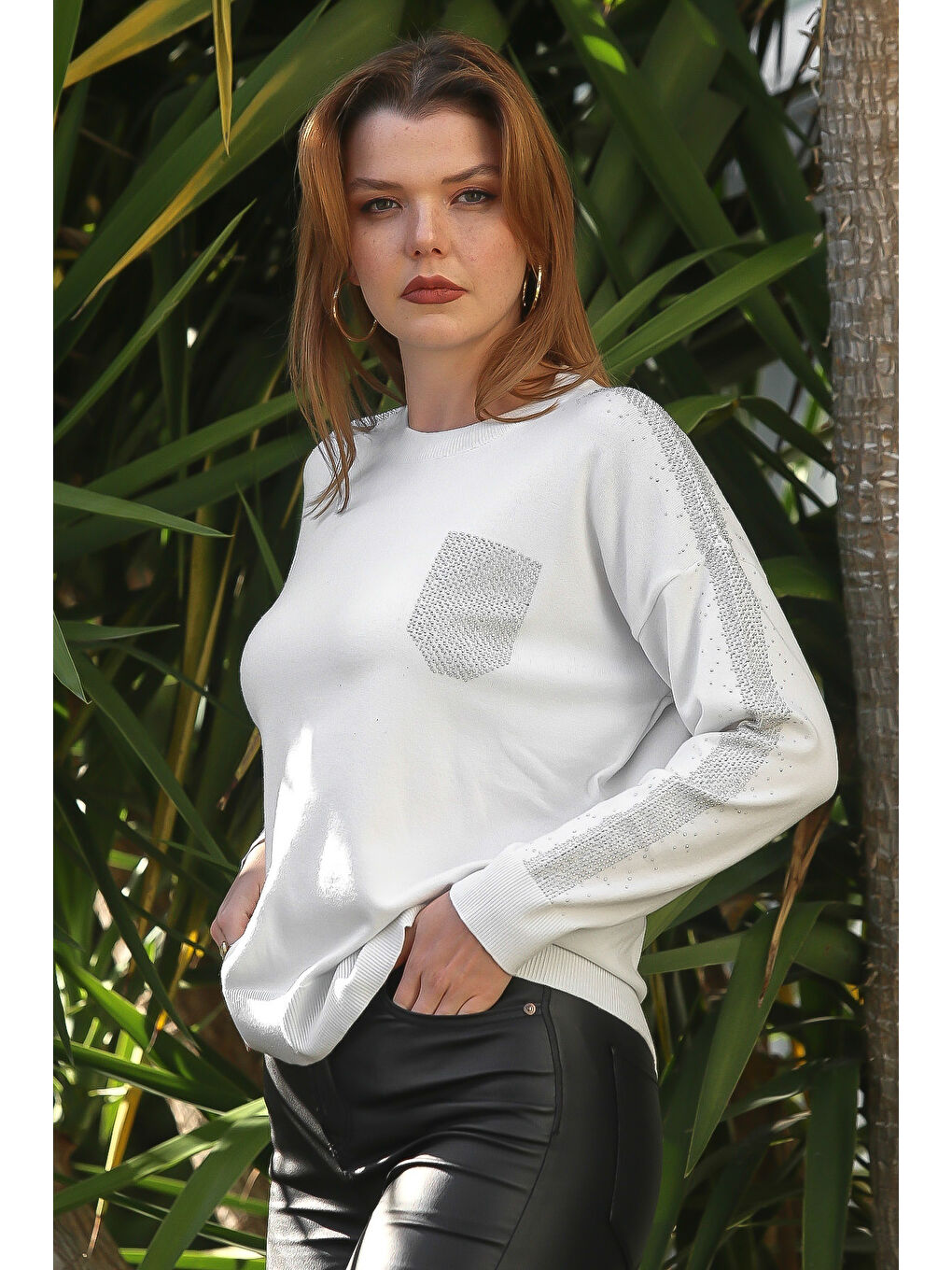 Ekru Yuvarlak Yaka Uzun Kol Arkası Düğmeli Taşlı Casual Triko Kazak 65 60-4