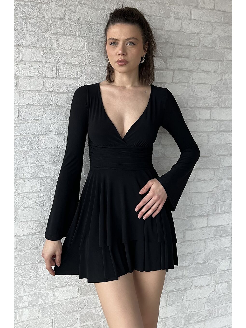 Siyah Kadın V Yaka İspanyol Kol Kat Kat Pileli Elastanlı Elbise-1