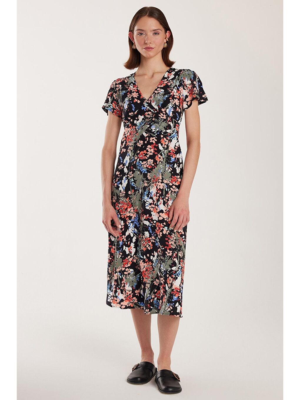 Siyah Kadın Standart Fit Viskon V Yaka Midi Elbise-3