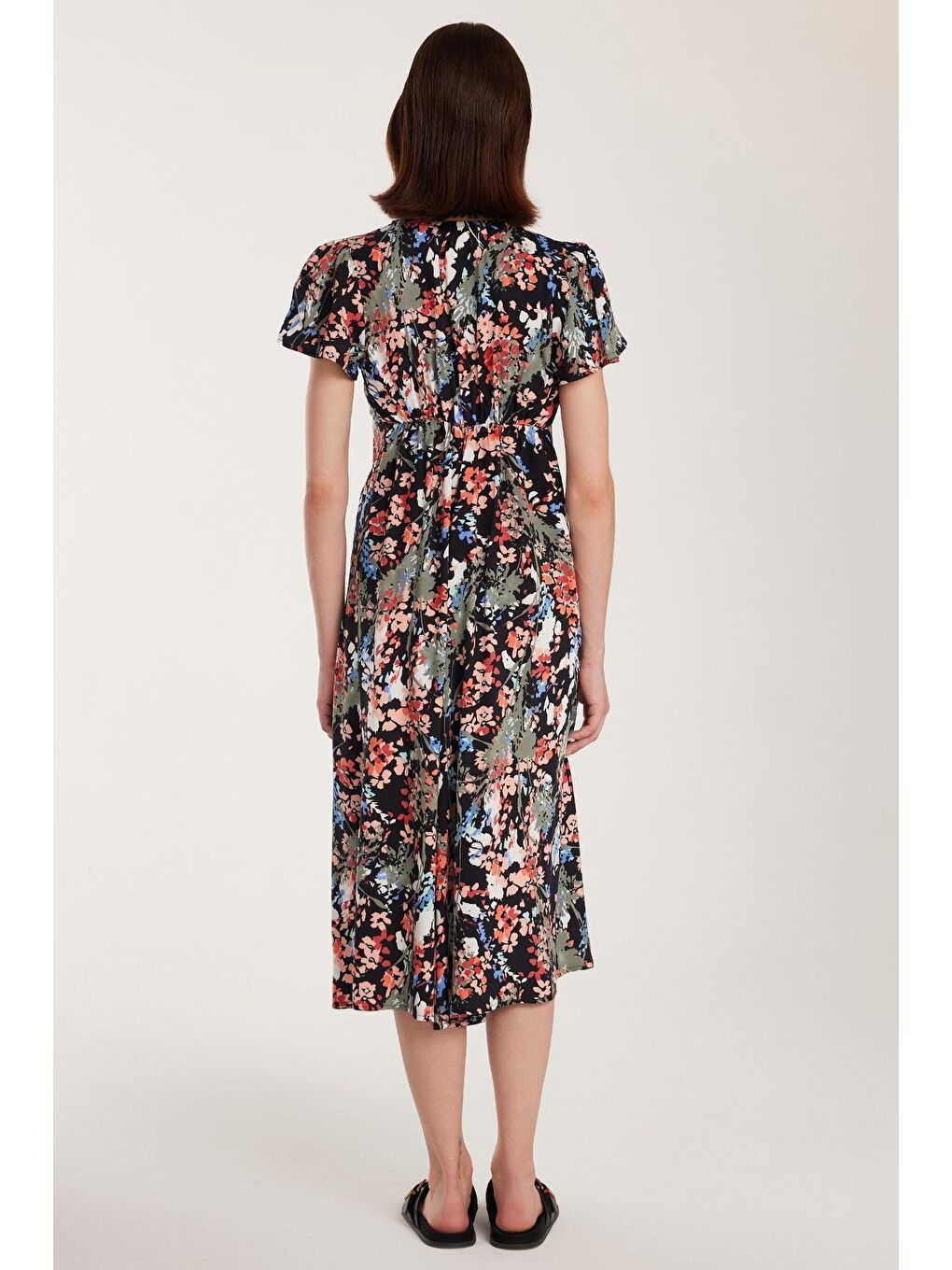 Siyah Kadın Standart Fit Viskon V Yaka Midi Elbise-4