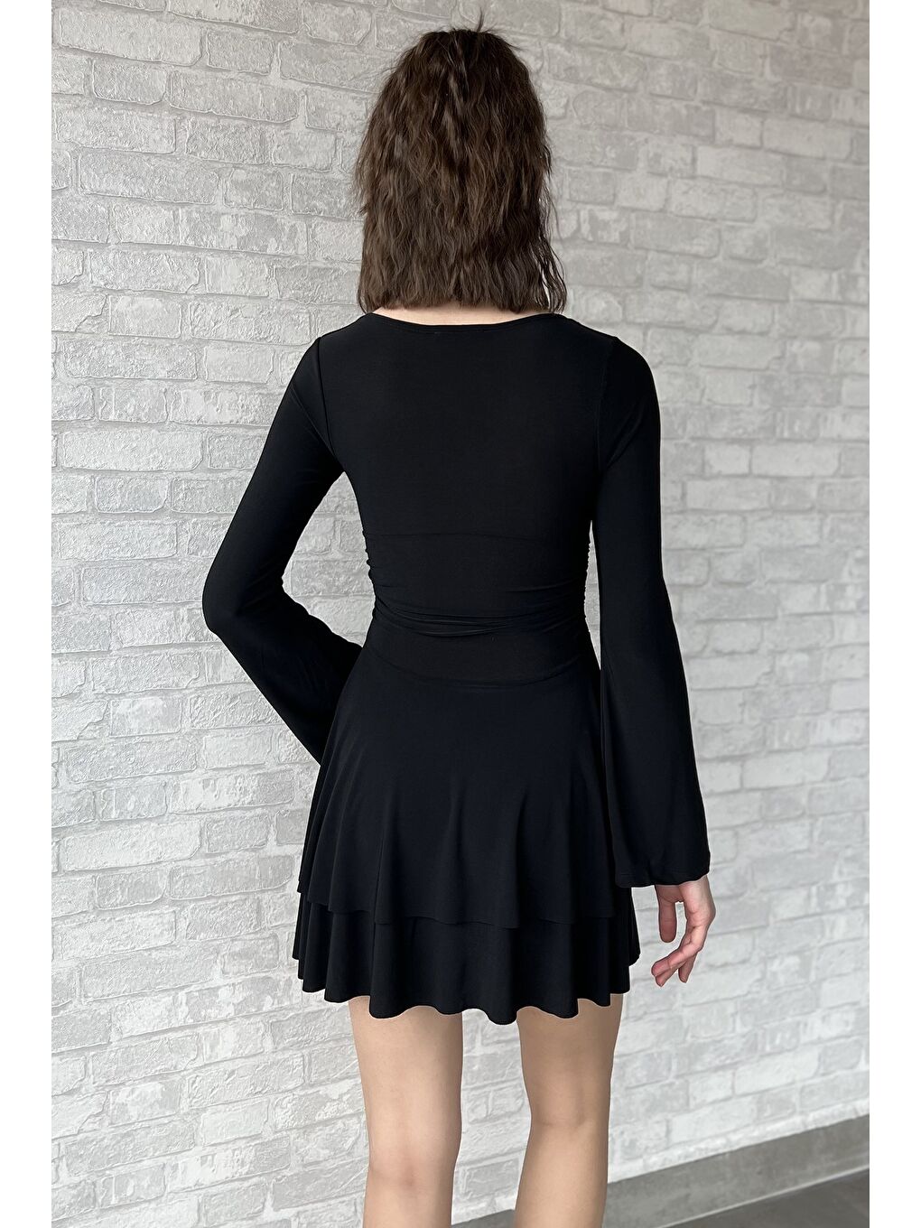 Siyah Kadın V Yaka İspanyol Kol Kat Kat Pileli Elastanlı Elbise-2