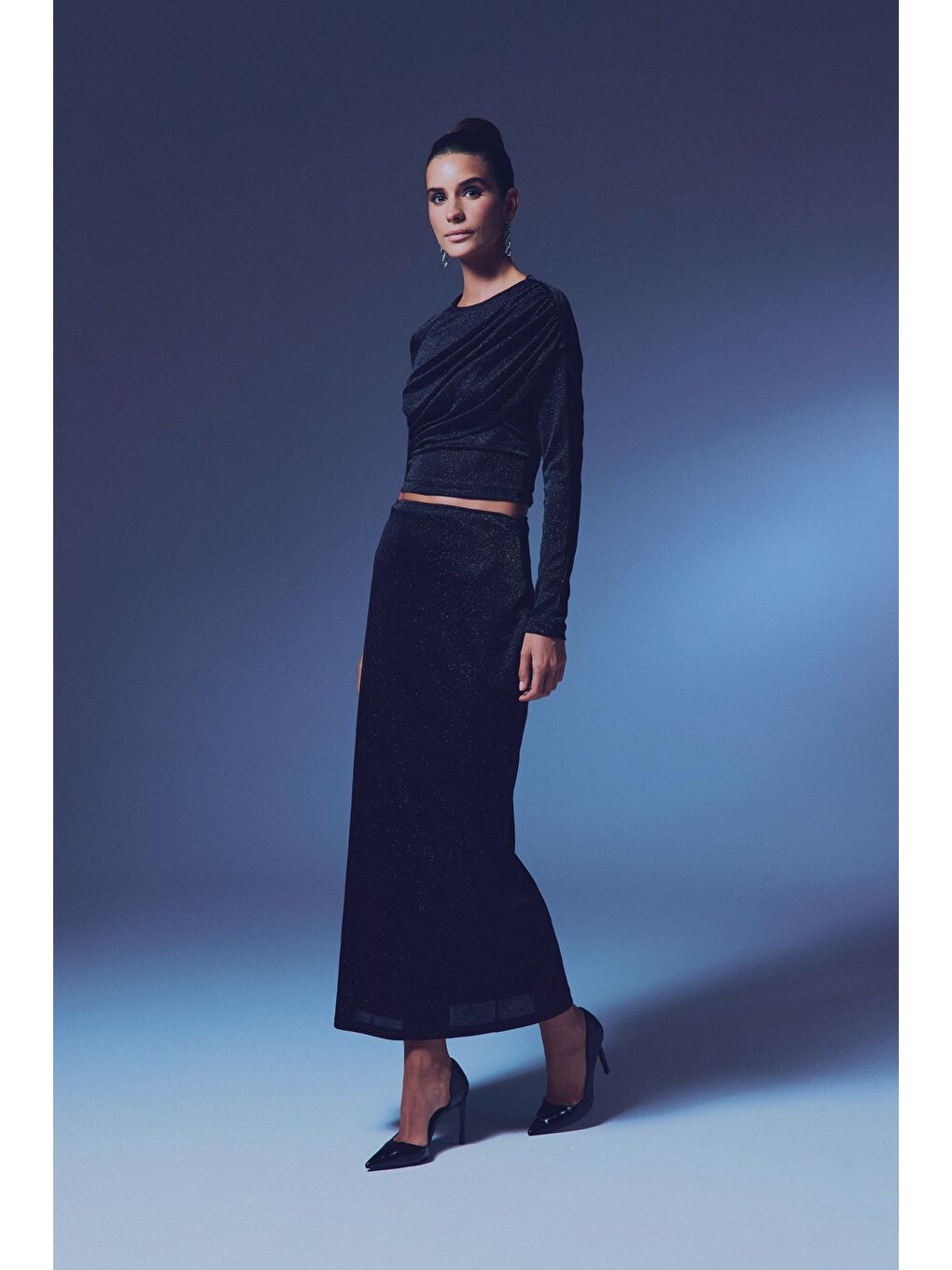 Büzgü Detaylı Simli Bluz - Siyah-1