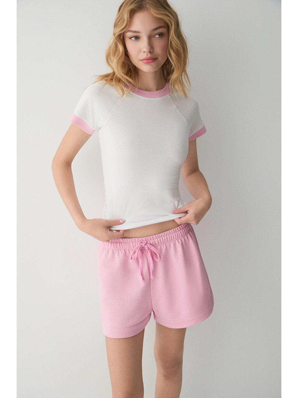 Olya Kadın Yuvarlak Yakalı Kontrast Yaka Ve Kol Uçlu Beyaz-pembe T-shirt-2