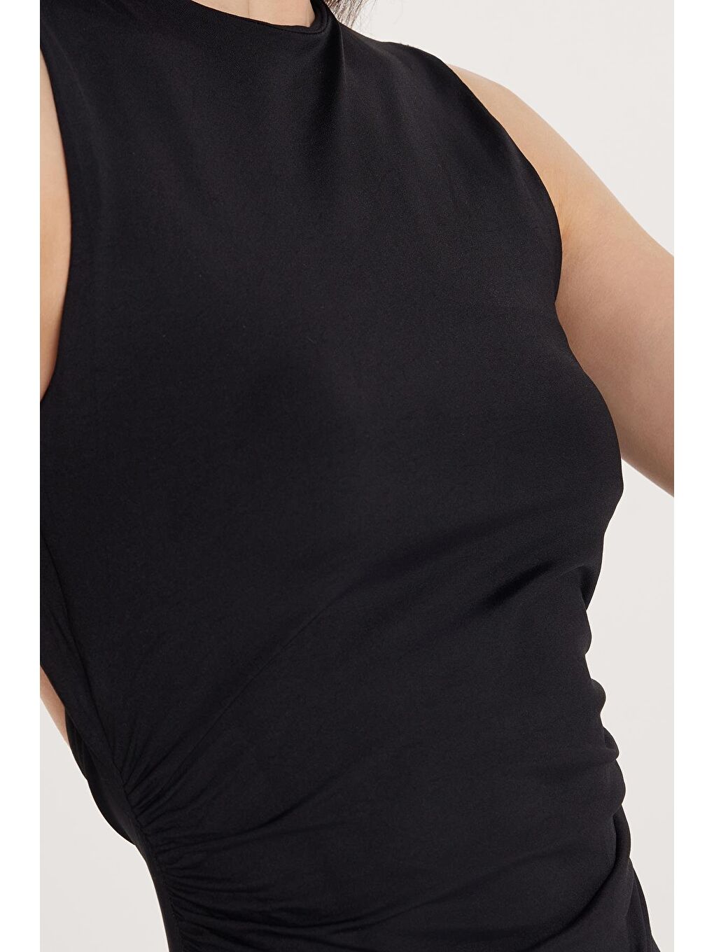 Kadın Slim Fit Dar Kesim Sıfır Kol Bisiklet Yaka Sırt Dekolteli Siyah Elbise-1