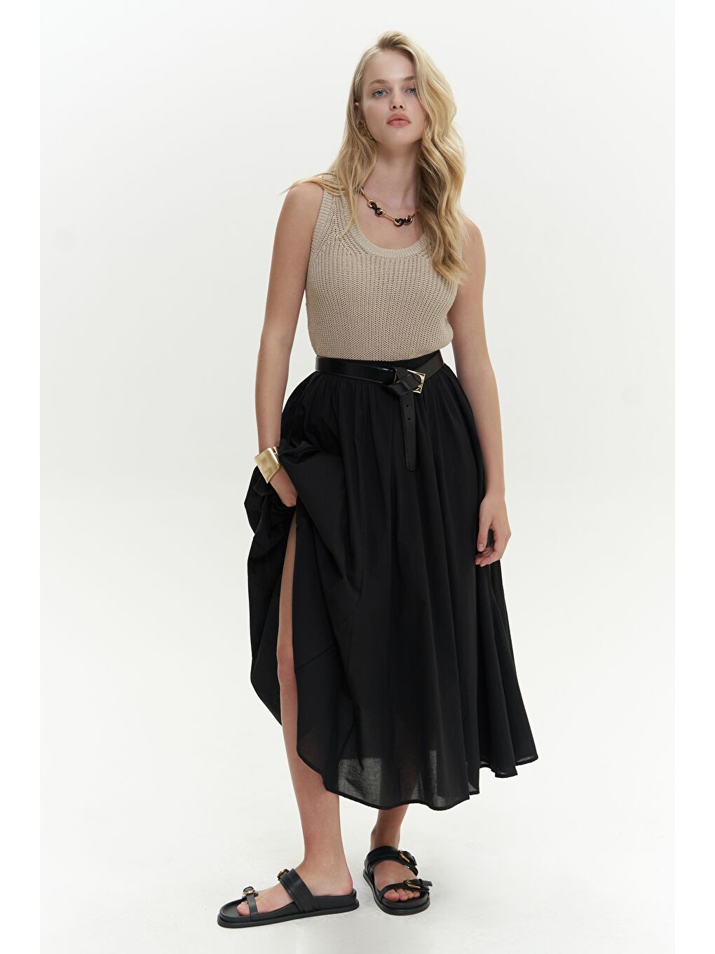 Amaya Bilek Hizasında Pileli Siyah Etek-1