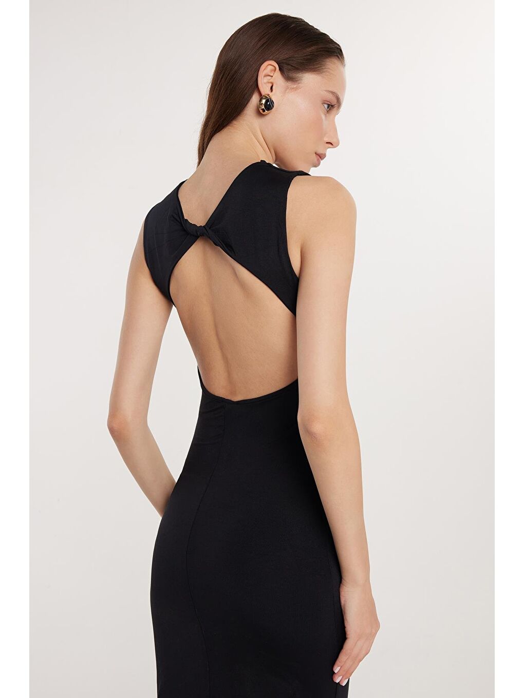 Kadın Slim Fit Dar Kesim Sıfır Kol Bisiklet Yaka Sırt Dekolteli Siyah Elbise-2