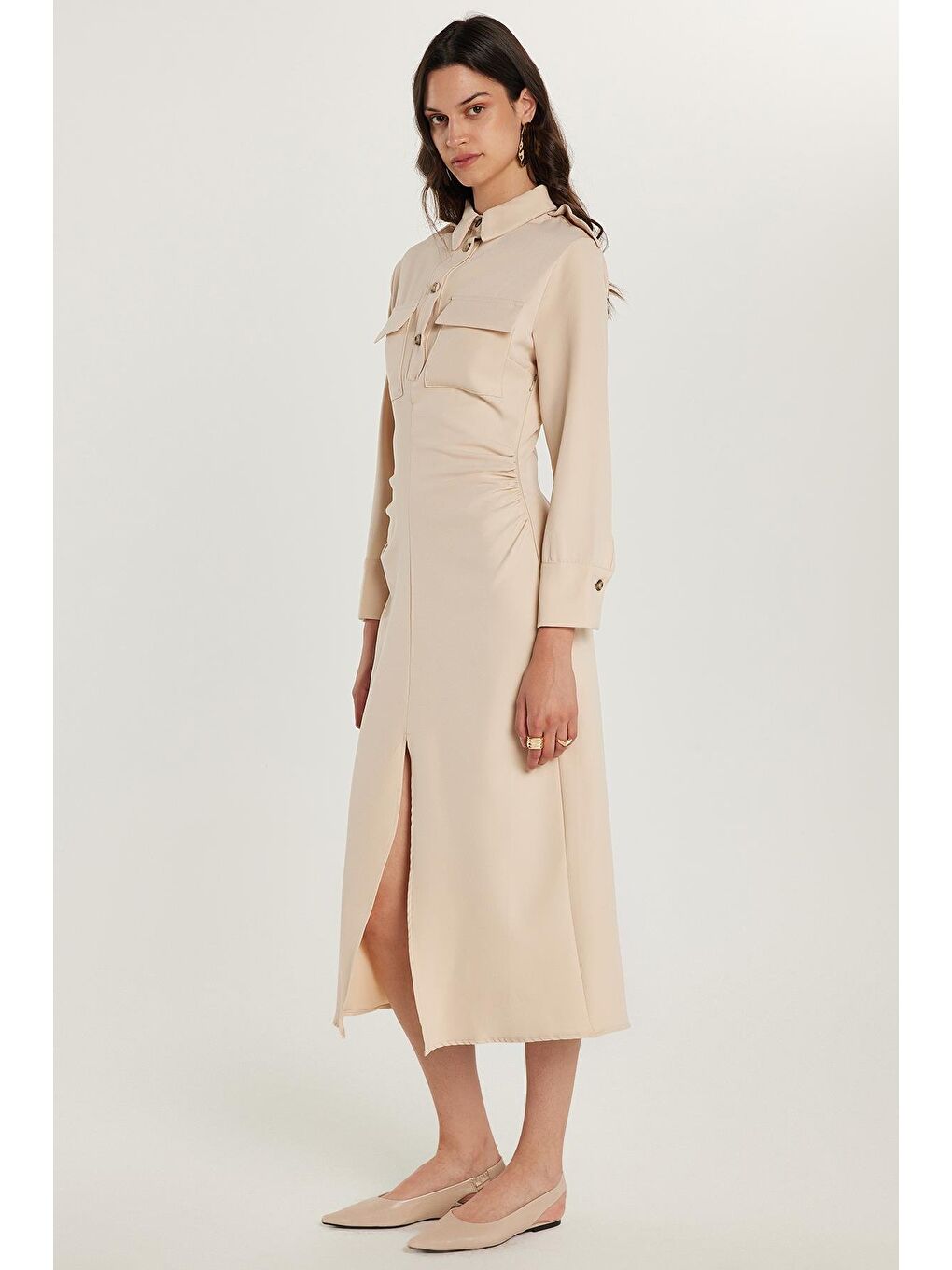 Kadın Standart Fit Düğmeli Polo Yaka Uzun Kollu Çift Çepli Önden Yırtmaçlı Midi Boy Bej Elbise-3