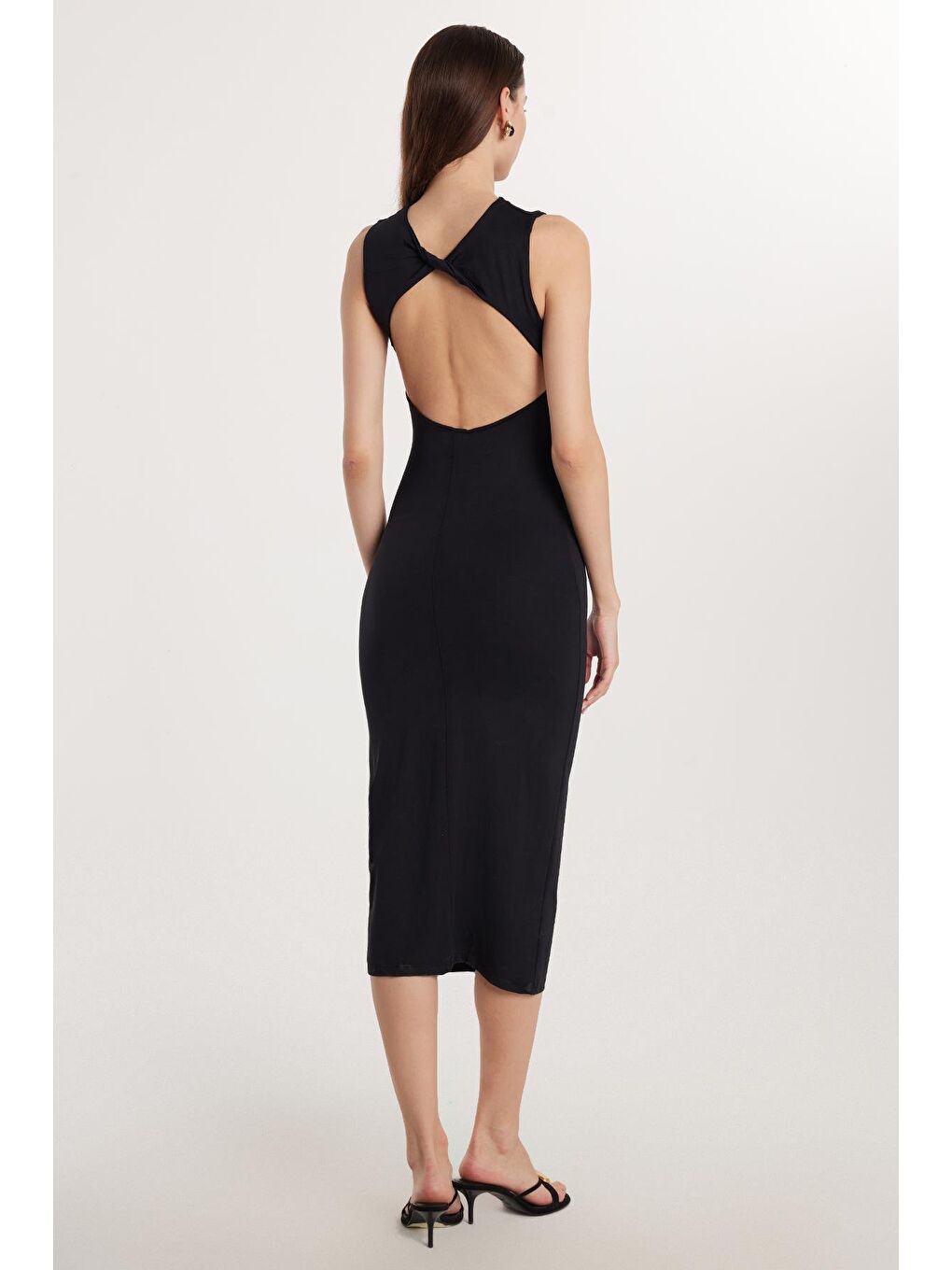 Kadın Slim Fit Dar Kesim Sıfır Kol Bisiklet Yaka Sırt Dekolteli Siyah Elbise-4