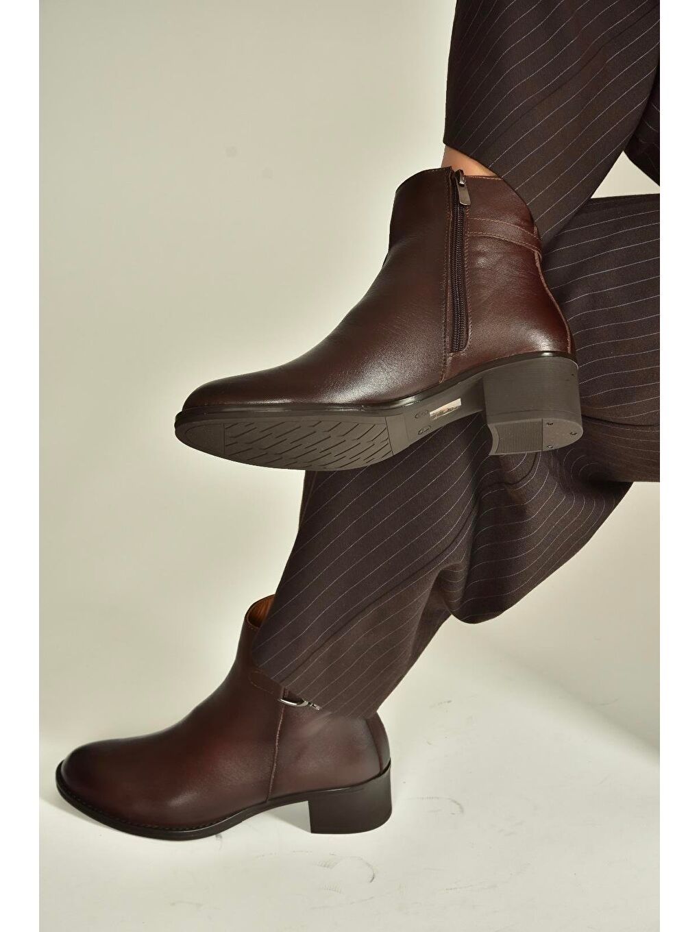 Kahverengi Kadın Bot V555311503-4