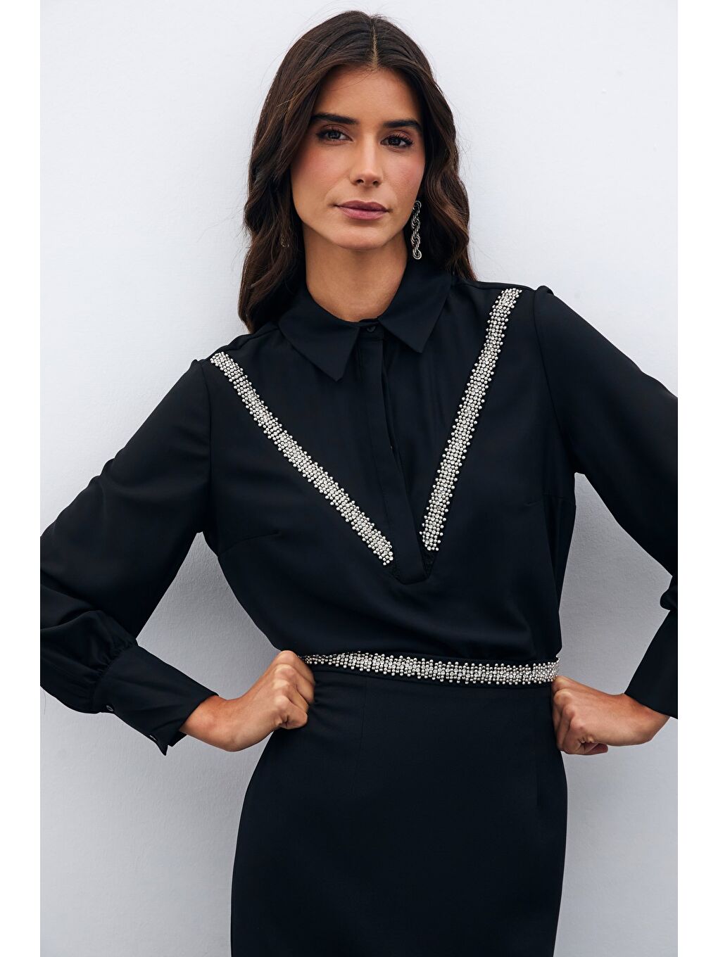 Şerit Aksesuarlı Bluz - Siyah-2