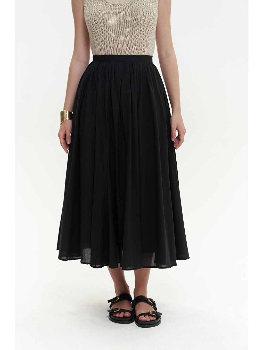 Amaya Bilek Hizasında Pileli Siyah Etek-6