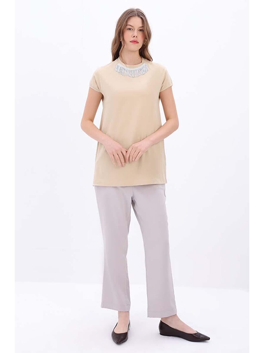 Bej-Pamuklu Püskül Detaylı Kısa Kollu T-Shirt