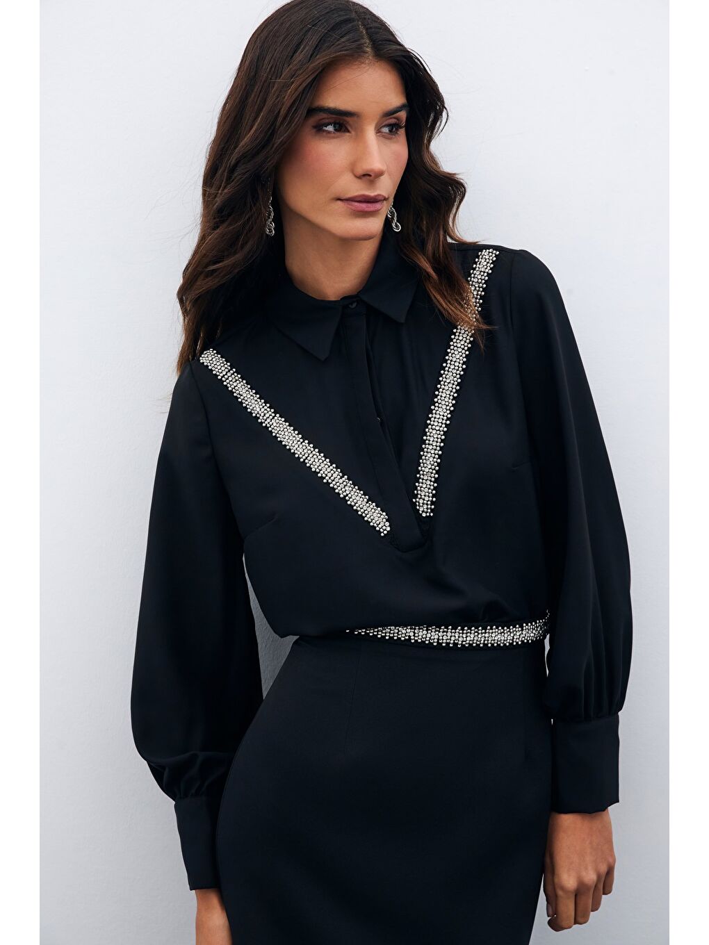 Şerit Aksesuarlı Bluz - Siyah-3