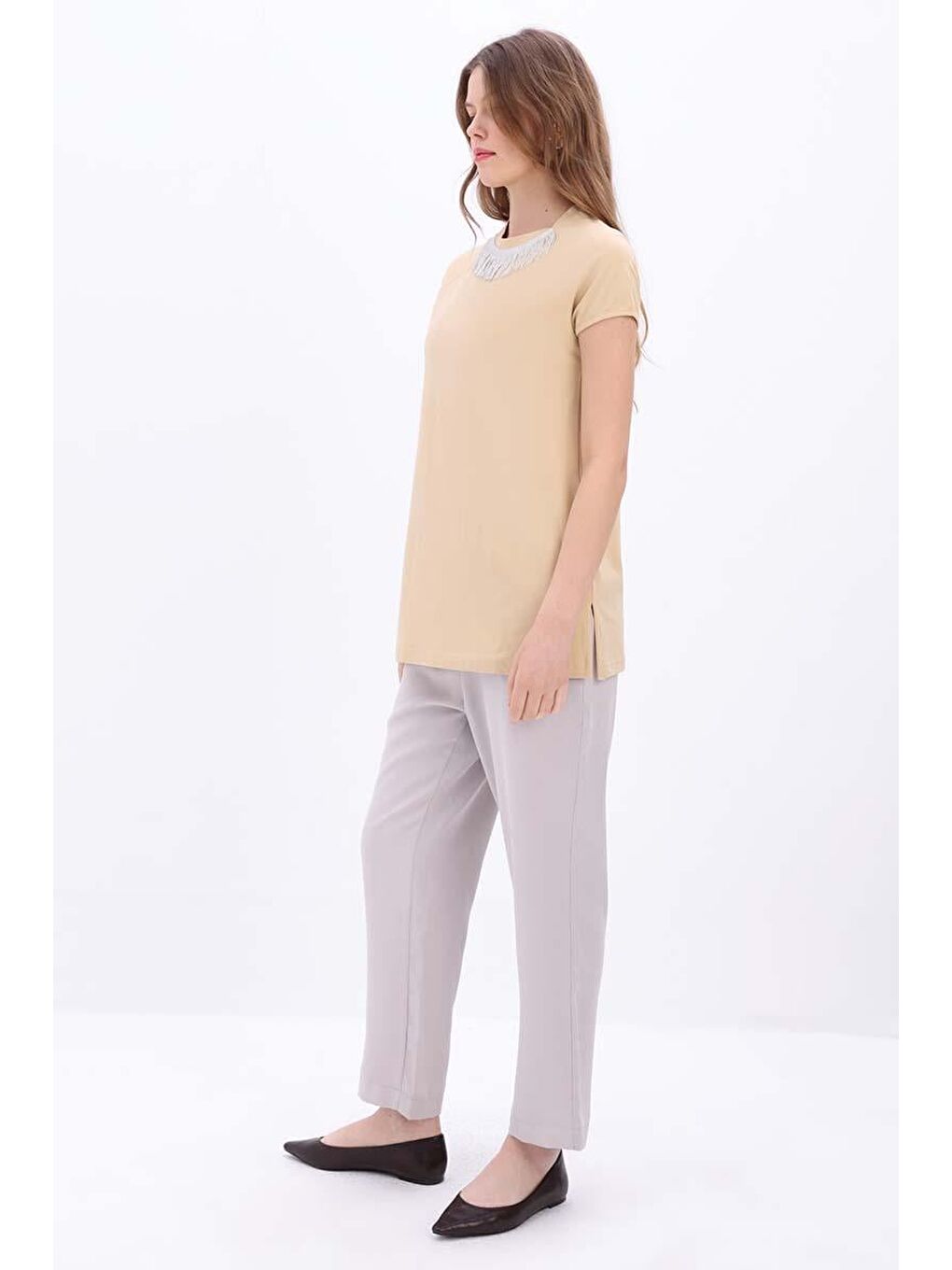 Bej-Pamuklu Püskül Detaylı Kısa Kollu T-Shirt-1