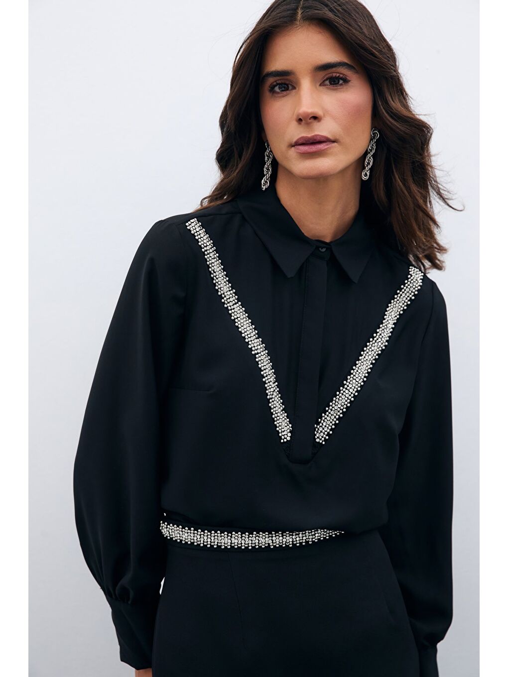 Şerit Aksesuarlı Bluz - Siyah-5