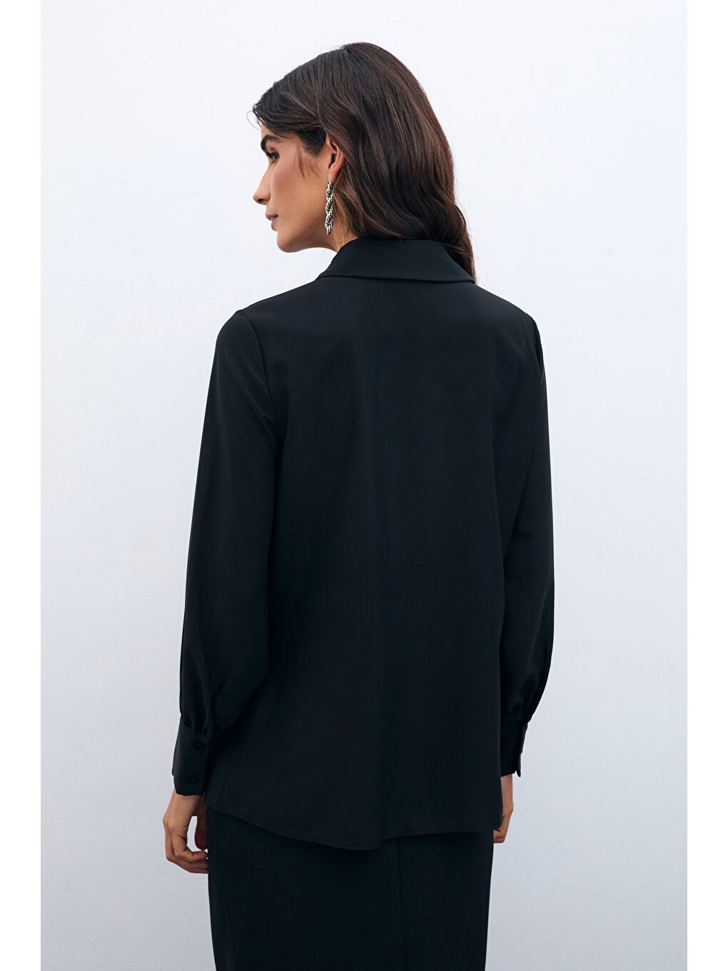 Şerit Aksesuarlı Bluz - Siyah-7