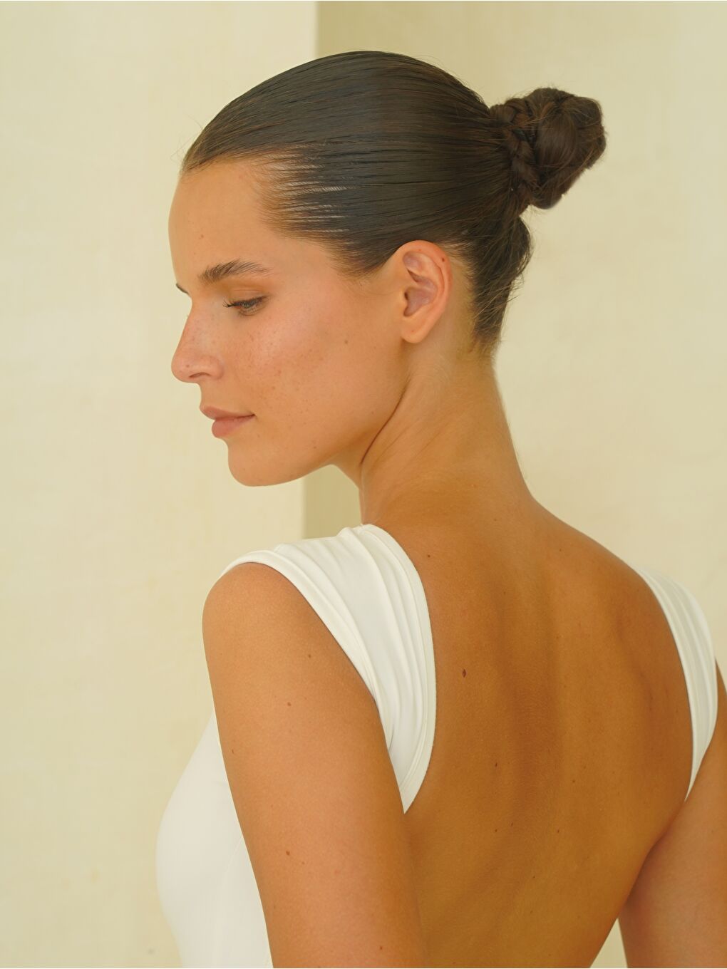 Niyama Sırt Dekolteli Kısa Beyaz Tulum-4