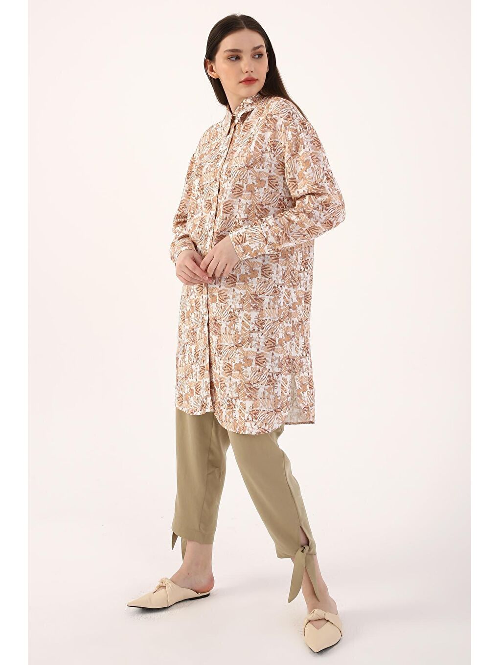 Bej-Beyaz Desenli Rahat Kalıp Gömlek Tunik