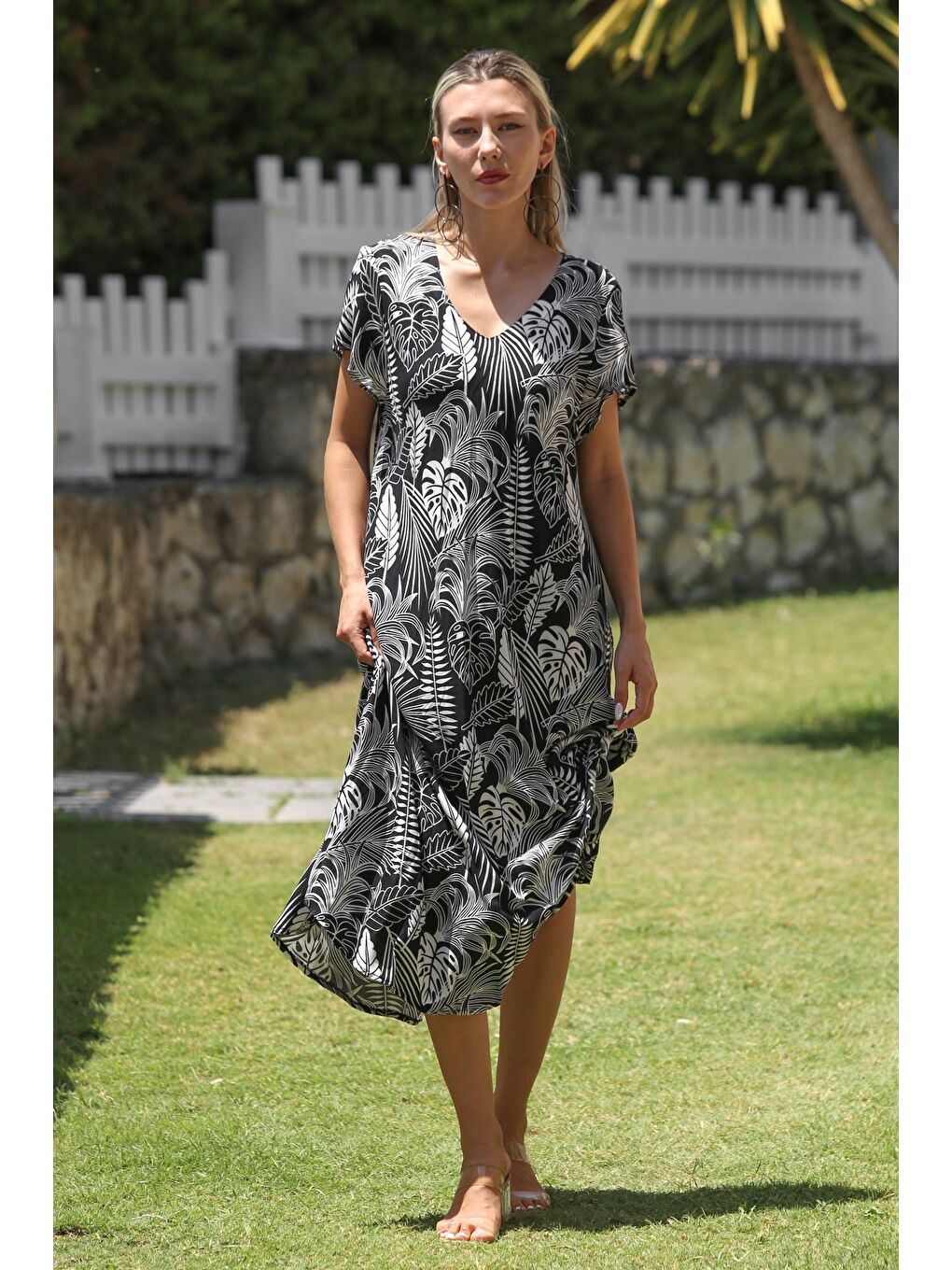 Siyah-Beyaz V Yaka Düşük Kol Allover Baskılı Dokuma Casual Elbise-4