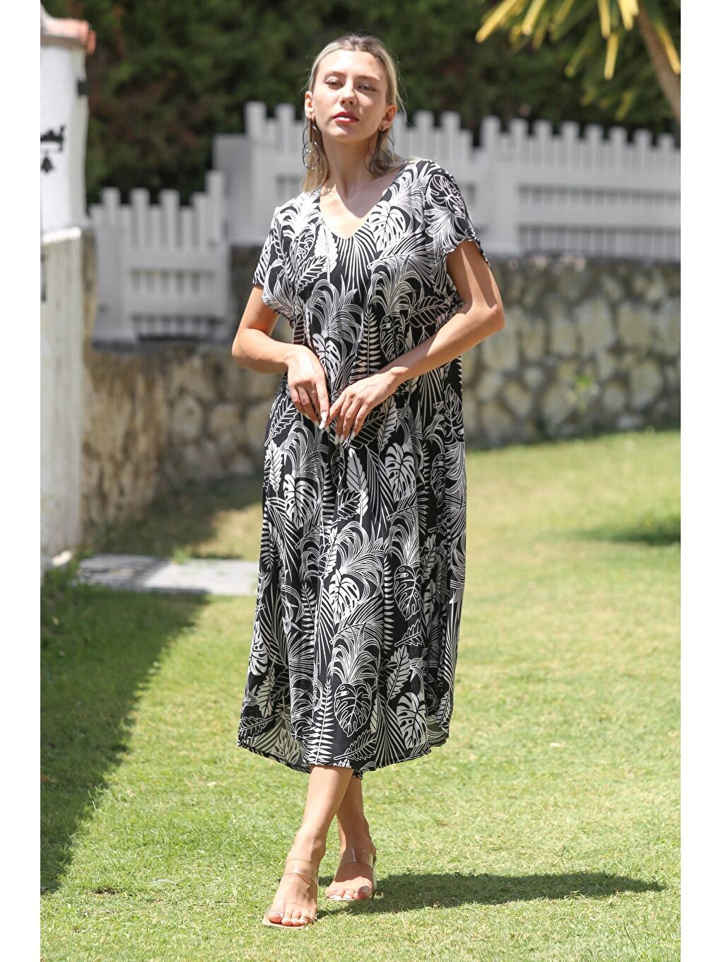 Siyah-Beyaz V Yaka Düşük Kol Allover Baskılı Dokuma Casual Elbise-6