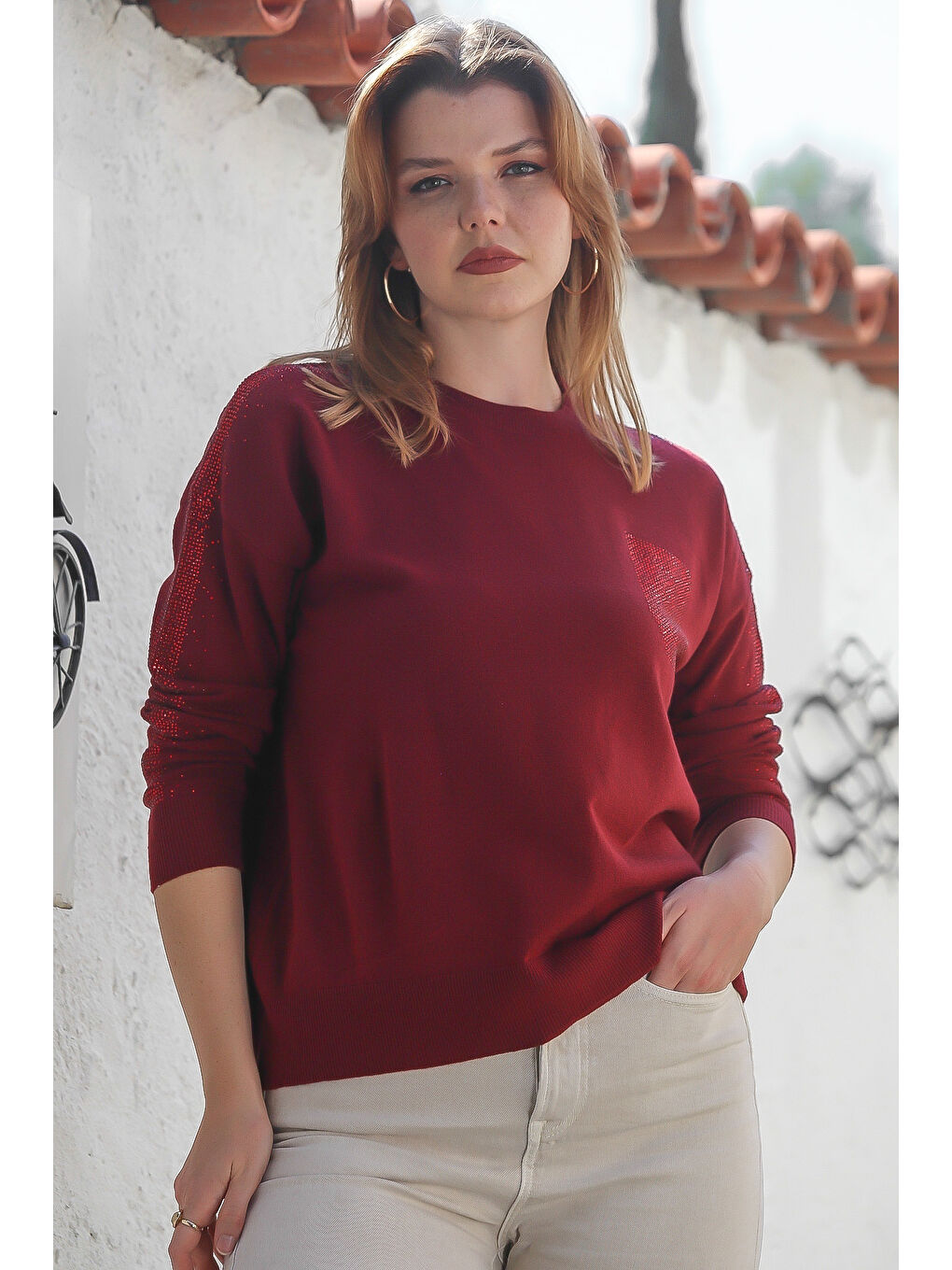 Bordo Yuvarlak Yaka Uzun Kol Arkası Düğmeli Taşlı Casual Triko Kazak 65 60-5