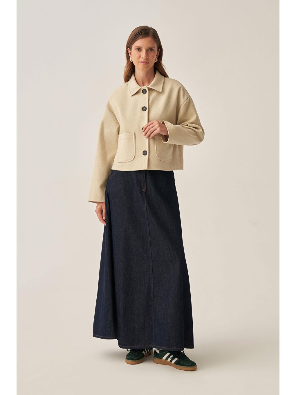 Bej Taş-Düğmeli Kısa Kaşe Ceket