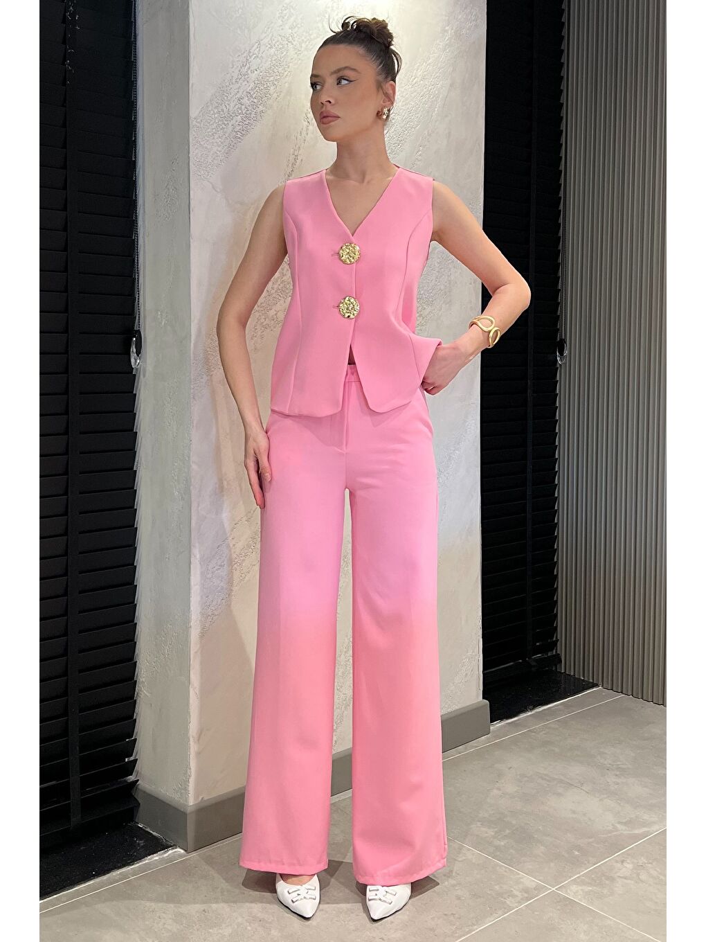 Pembe Düğme Detaylı Yelek Pantolon İkili Takım