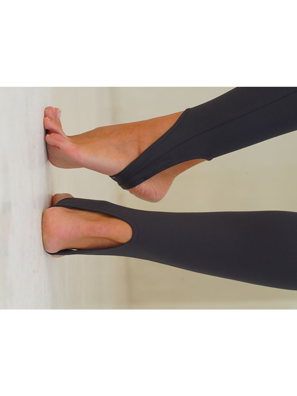 Glide Topuk Detay Uzun Siyah Tayt-4