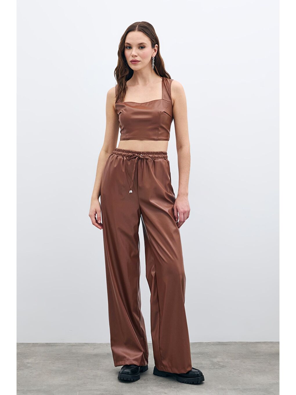 Kahverengi Kare Yaka Deri Crop - Kahve-4