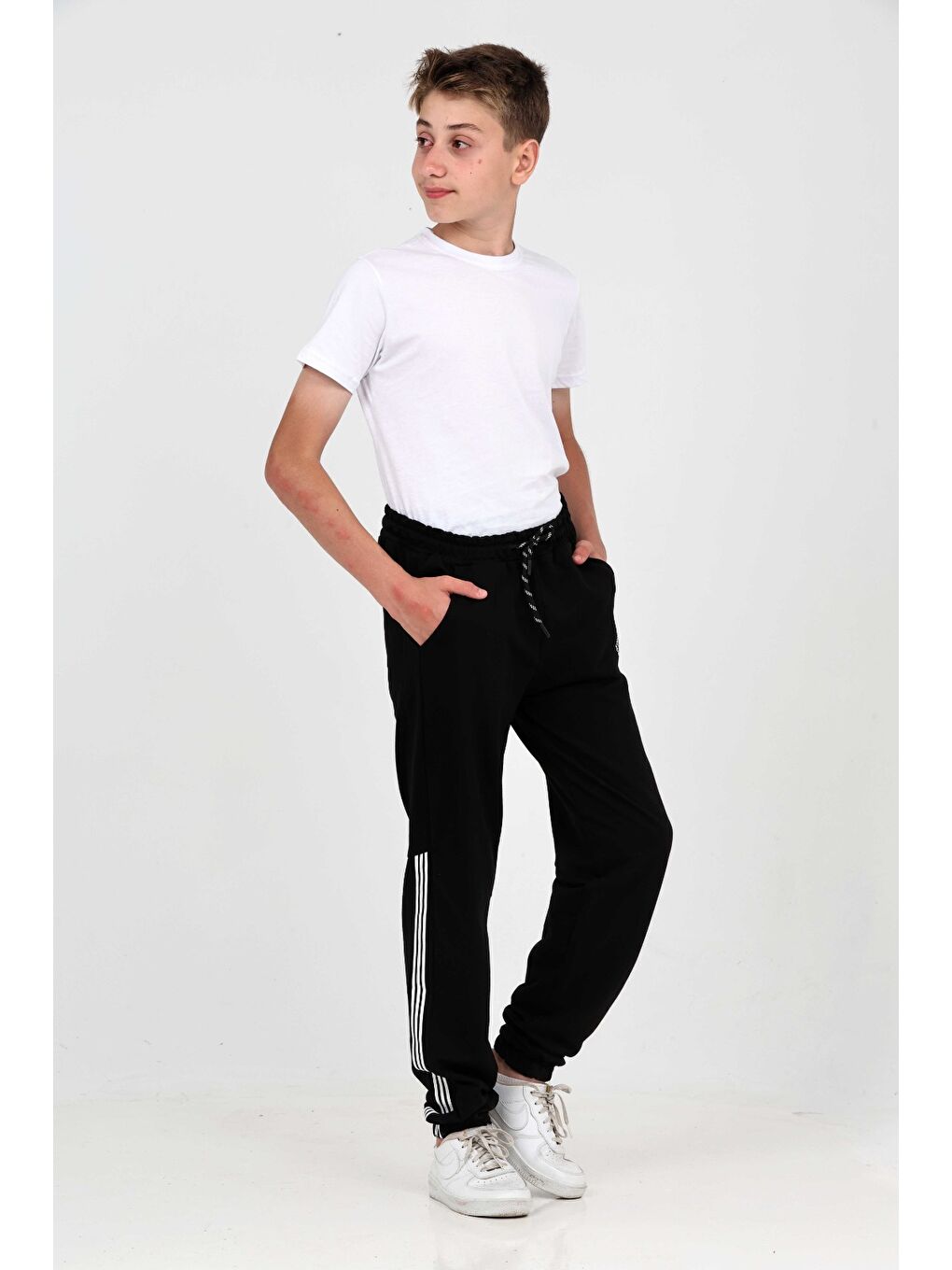 Siyah Erkek Çocuk Üç Şeritli Eşofman Alt