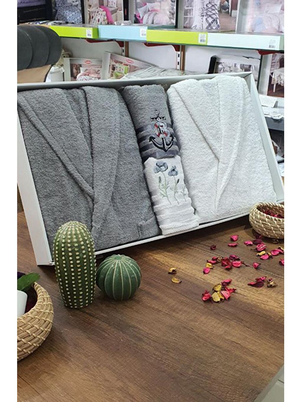 Karışık Çeyizlik Aile Bornoz Seti 4 Parça Gri Beyaz-1