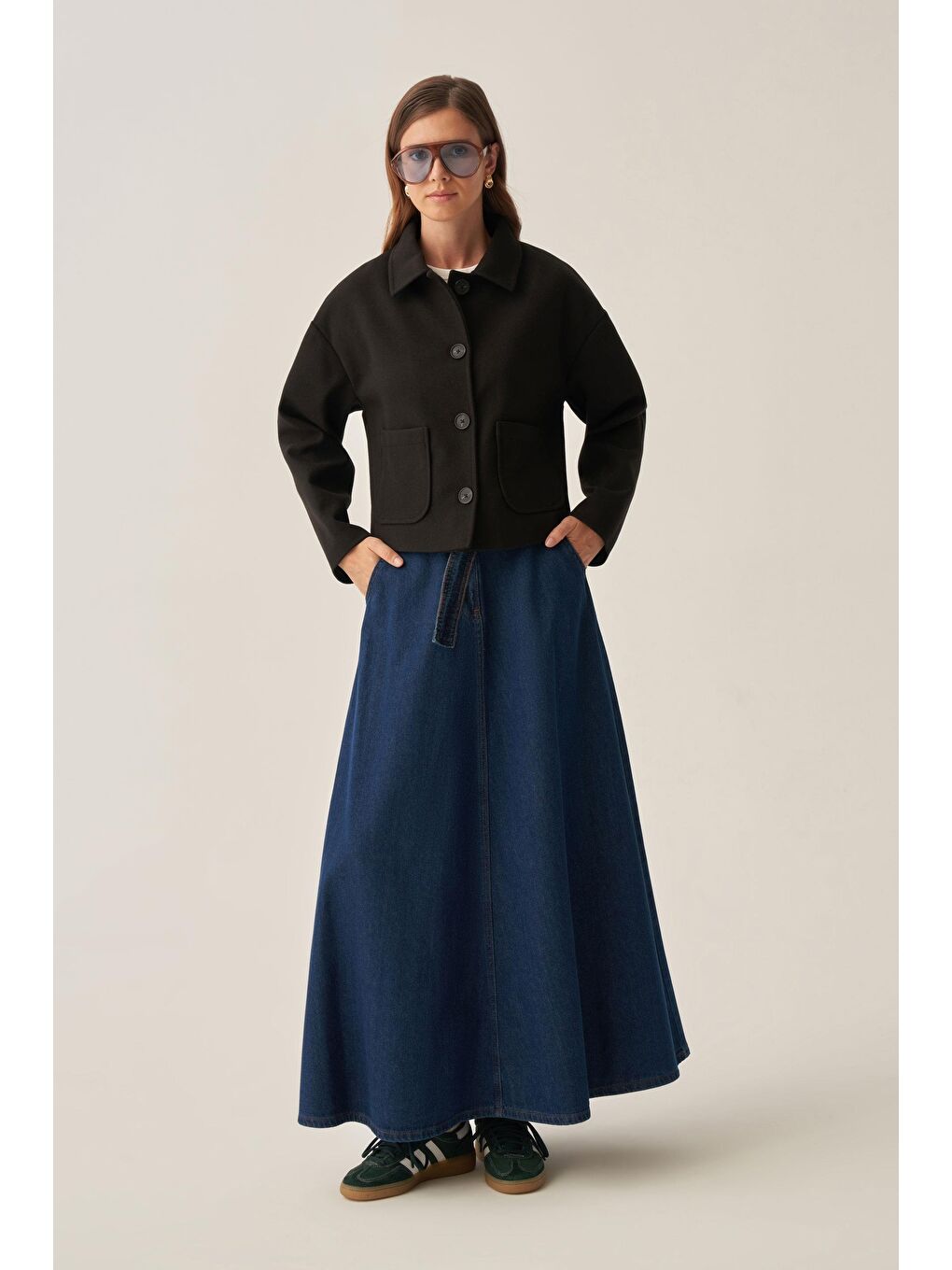 Siyah-Düğmeli Kısa Kaşe Ceket