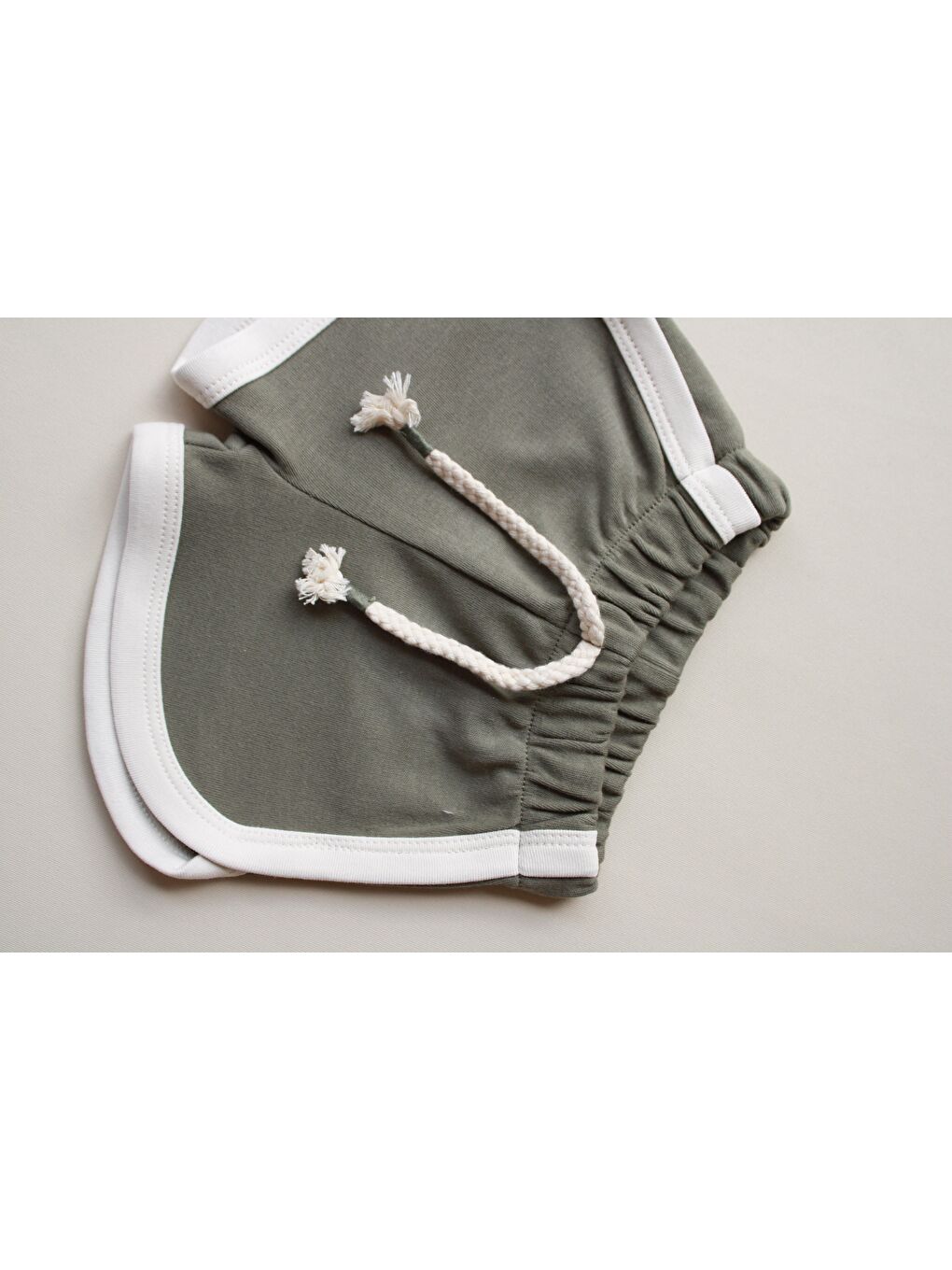 Haki Biyeli Bağcıklı Şort-1